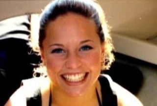 Co gai 18 tuoi nguoi My mat mang vi tin lam mafia hinh anh