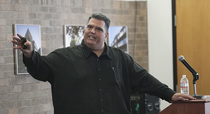 Chuyen dac vu FBI lam noi gian hon 100 lan trong hang o mafia hinh anh