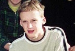 Thieu nien thich choi hang 'nong' gay chan dong nuoc Duc hinh anh