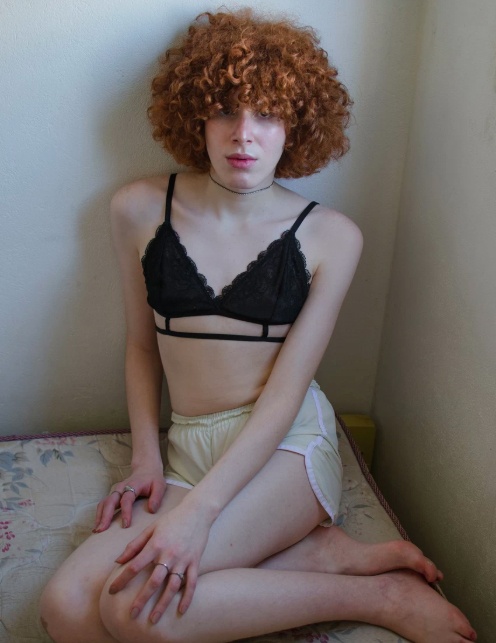 ve dep khong hoan hao anh 1