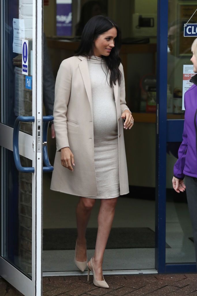 Cong nuong Anh dien trang phuc binh dan anh 2