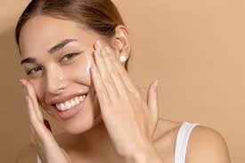 Dau duong da co thuc su gay bi lo chan long va noi mun? hinh anh