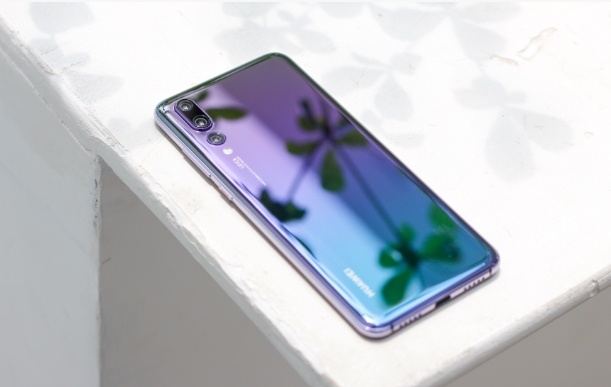 Mo hop va trai nghiem nhanh Huawei P20 Pro co 3 camera o VN hinh anh