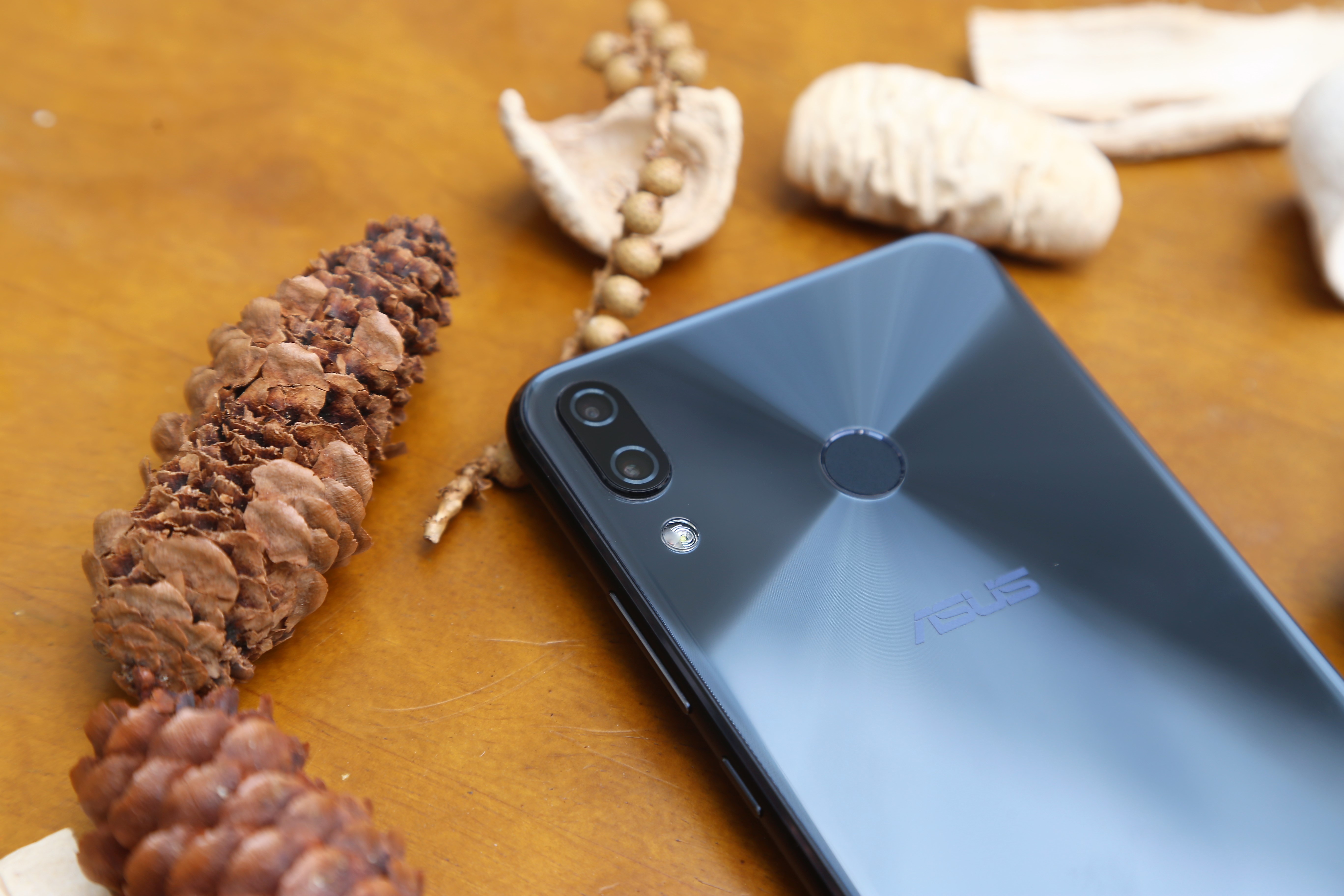 Danh gia nhanh Asus Zenfone 5 (2018) anh 1