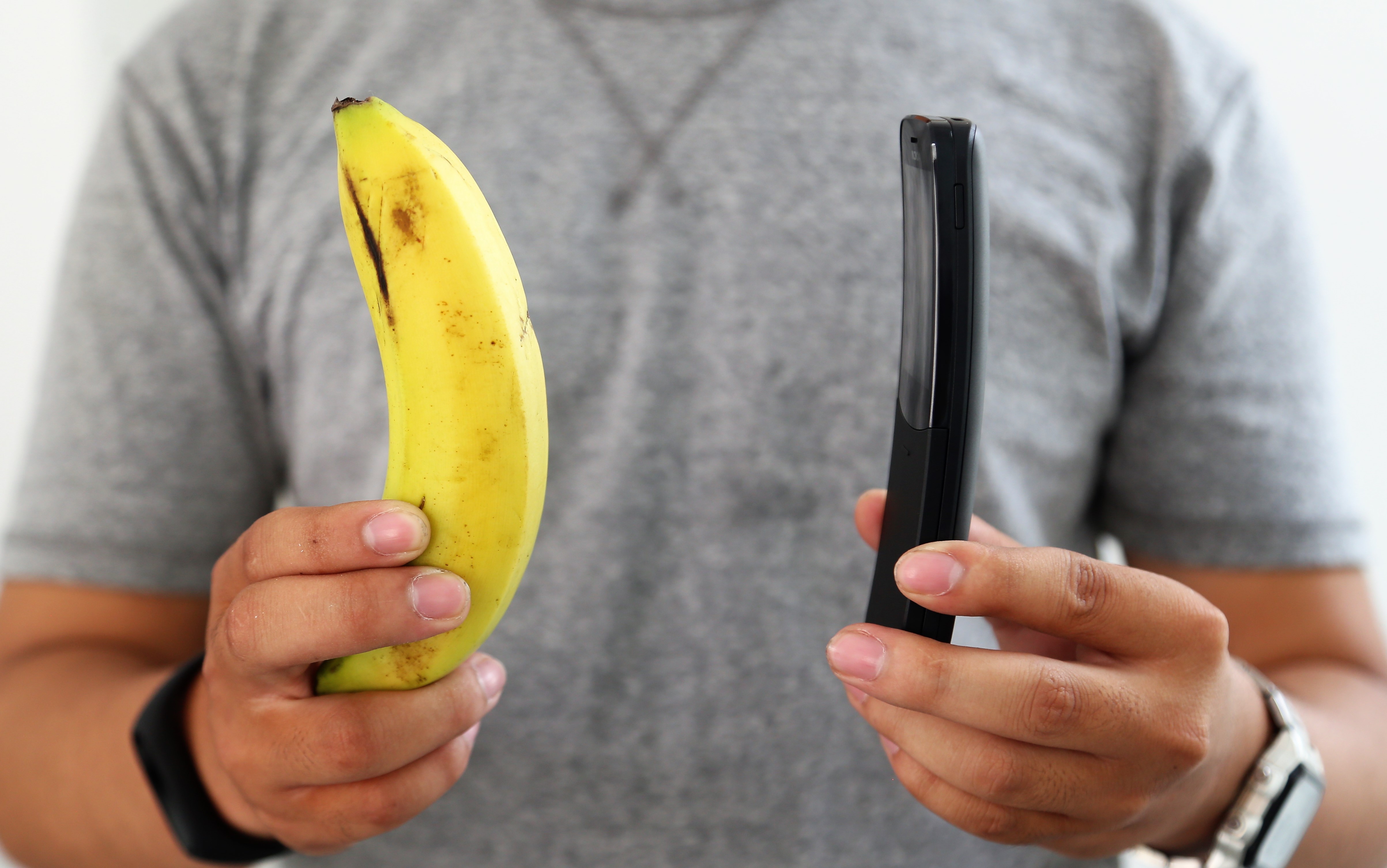 mo hop Nokia 8110 anh 1