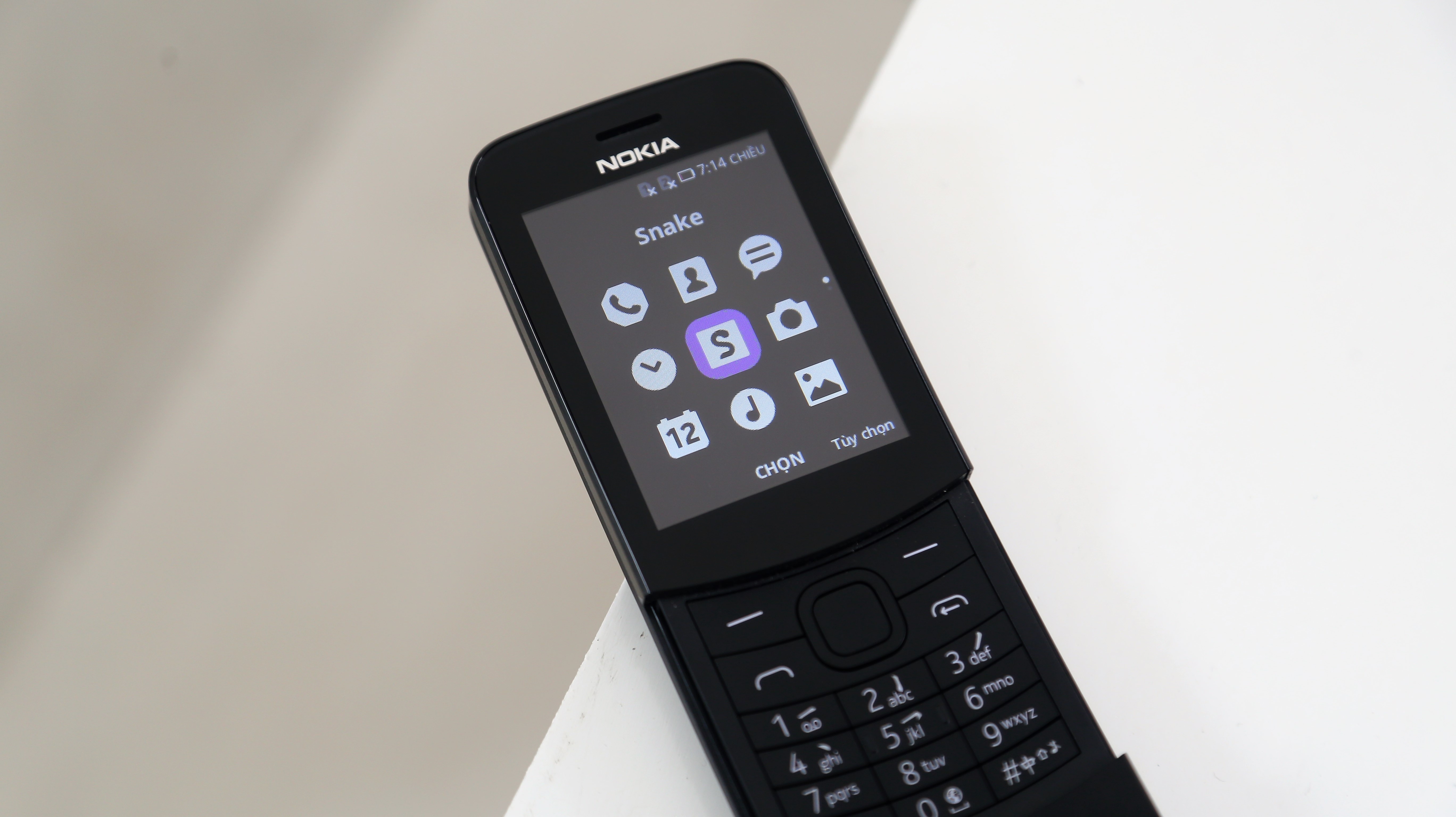 mo hop Nokia 8110 anh 6