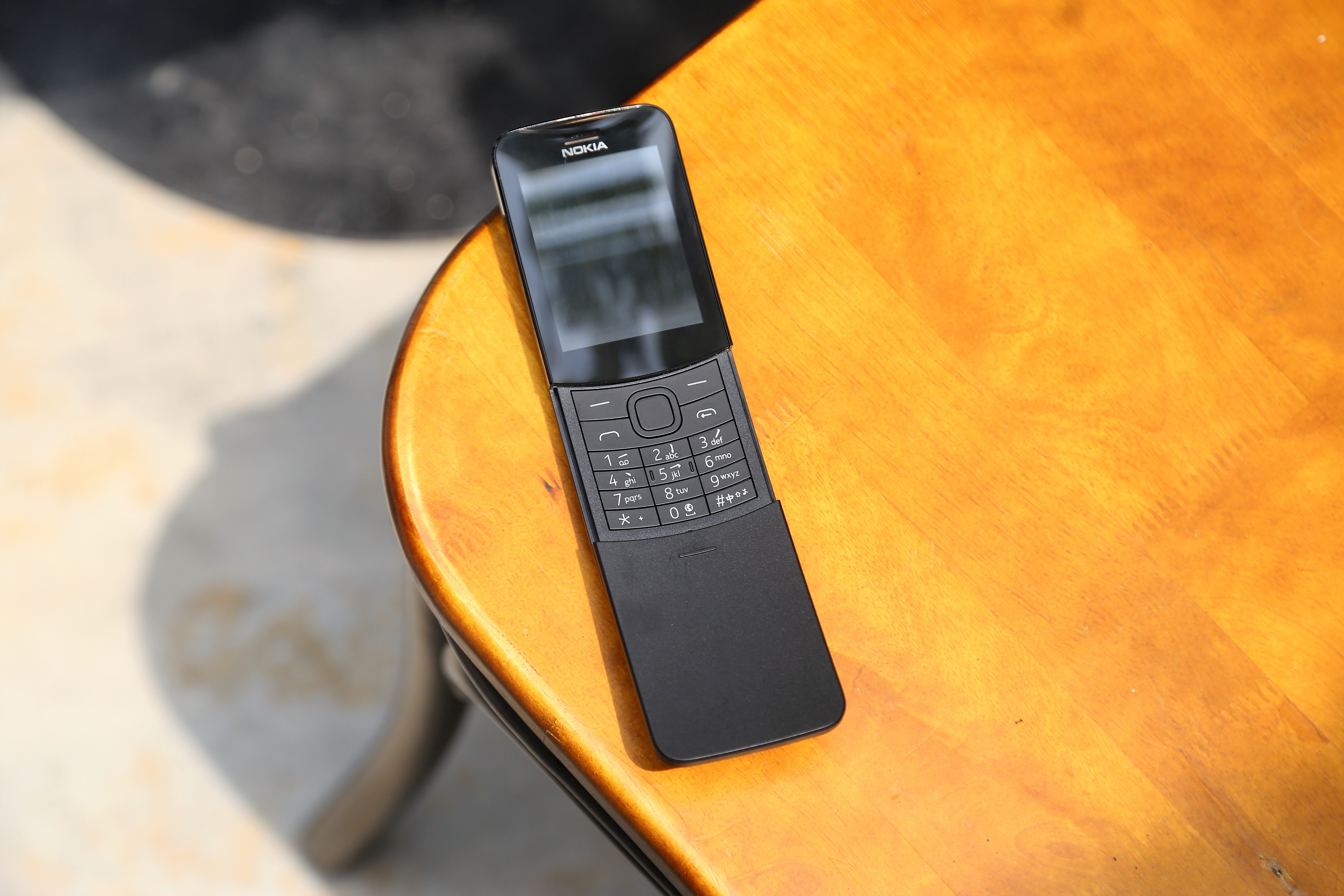 mo hop Nokia 8110 anh 3