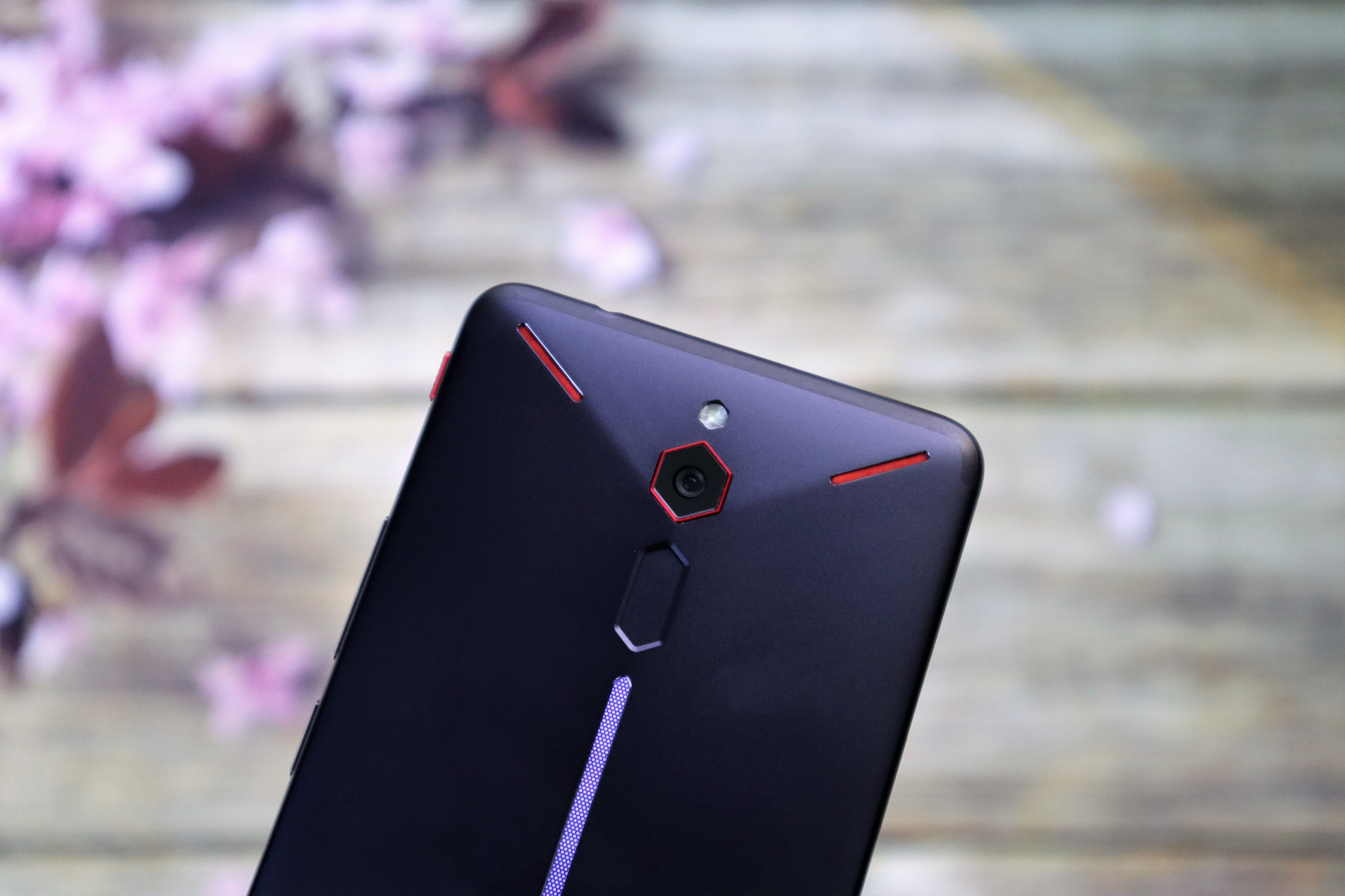 Trai nghiem Nubia Red Magic anh 2