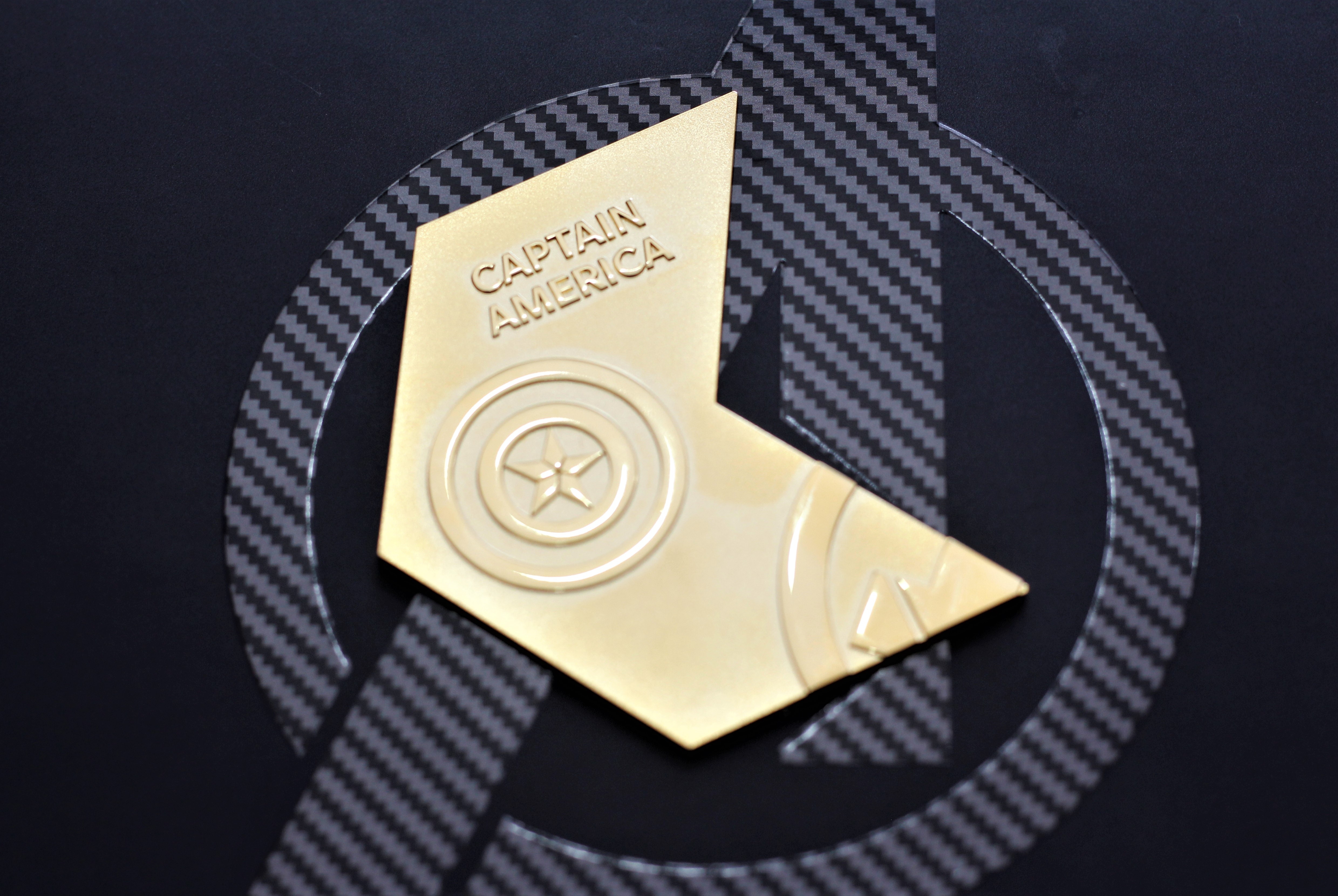 Anh OnePlus 6 phien ban Avengers anh 5