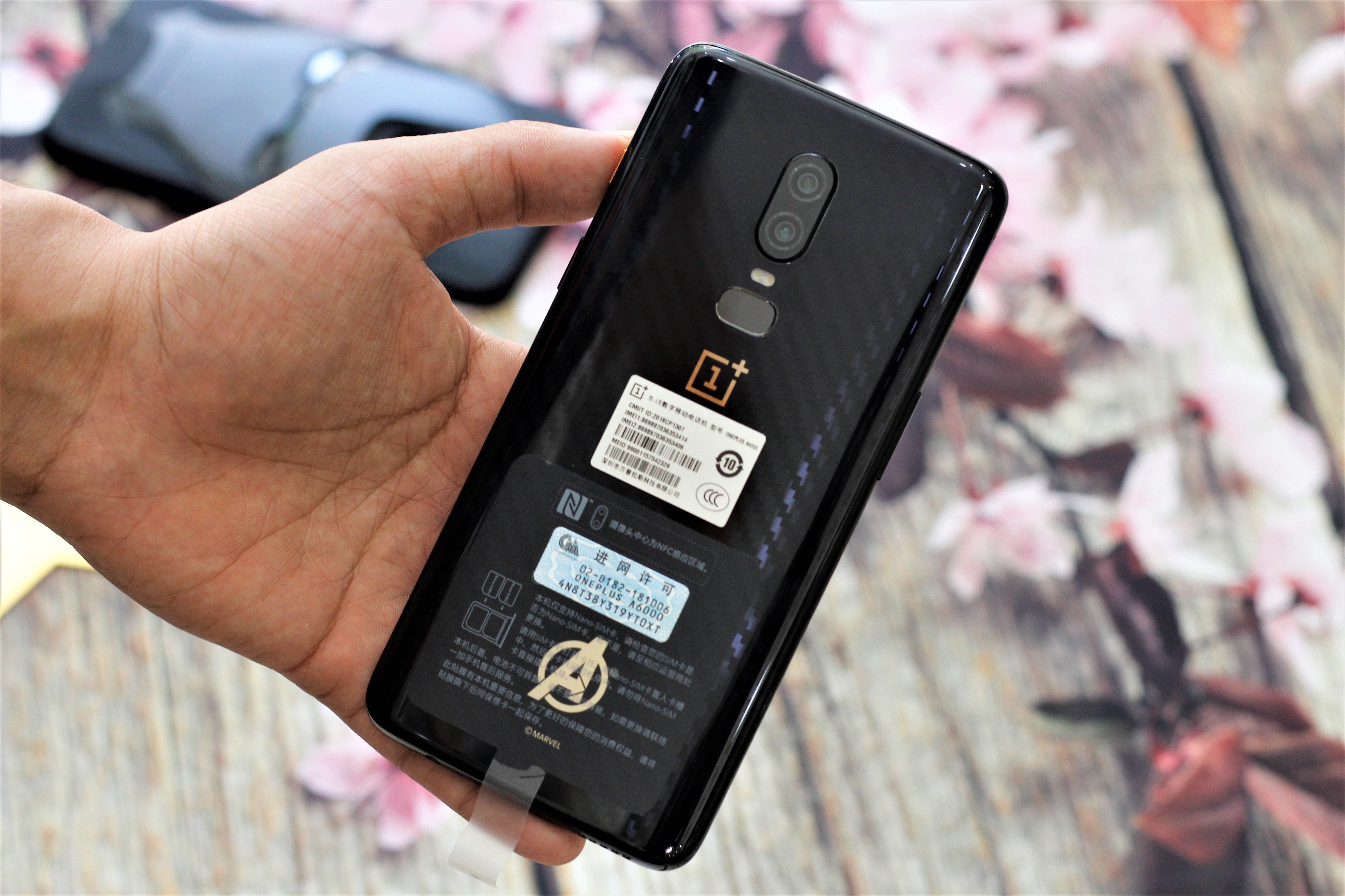 Anh OnePlus 6 phien ban Avengers anh 6