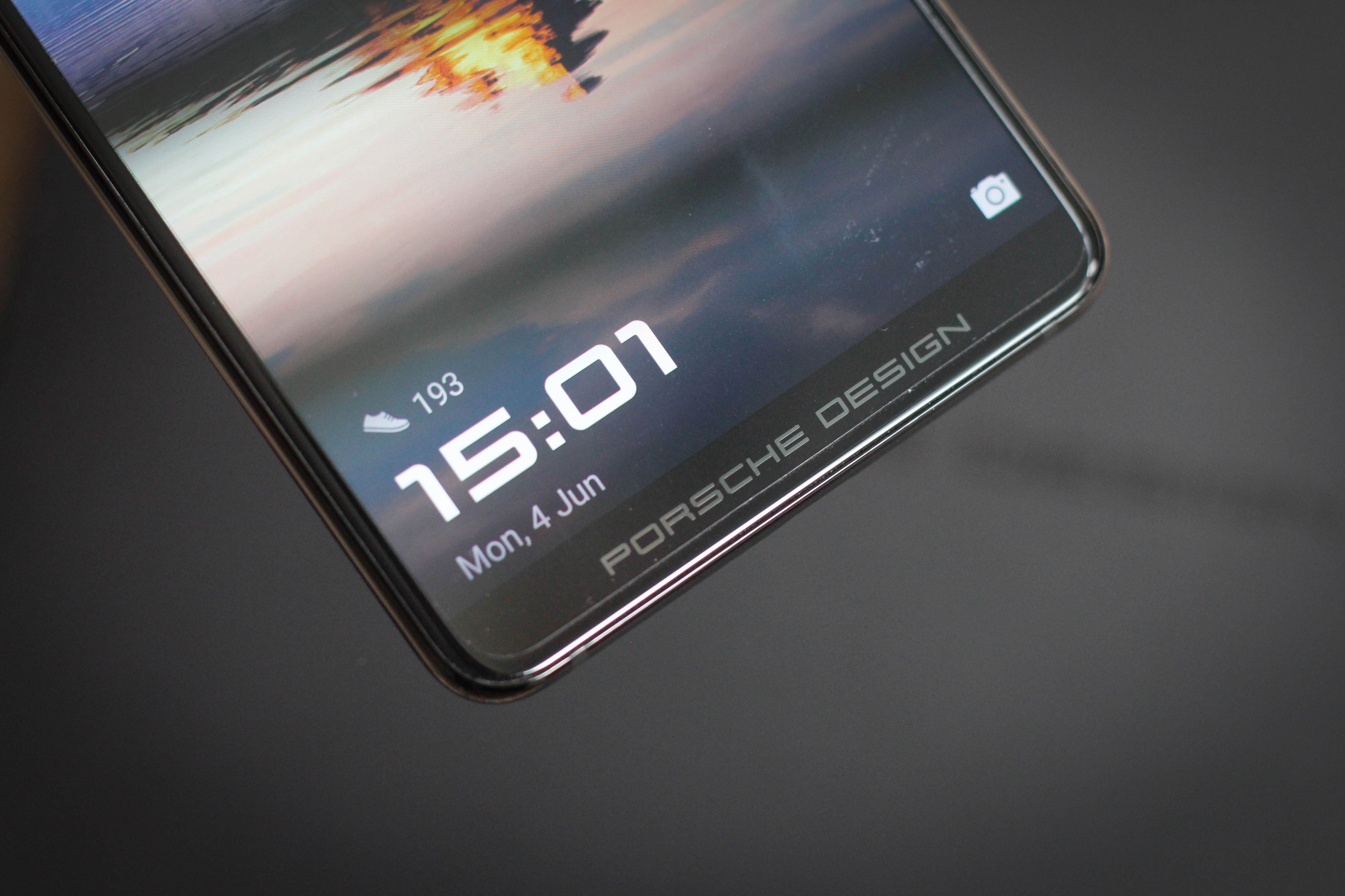 Trai nghiem Huawei Mate 10 Porsche Design anh 7