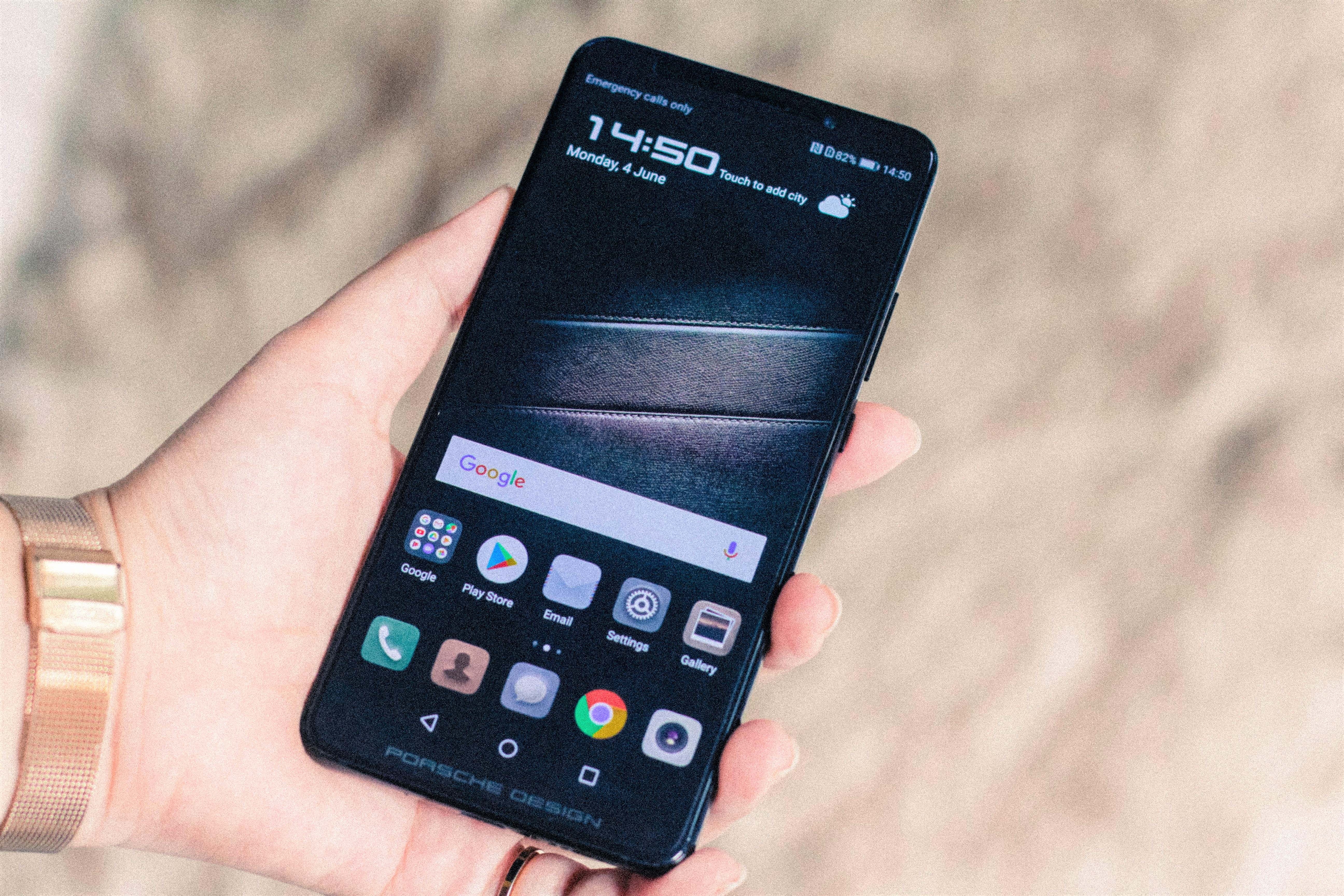 Apple mua man hinh cua BOE anh 2