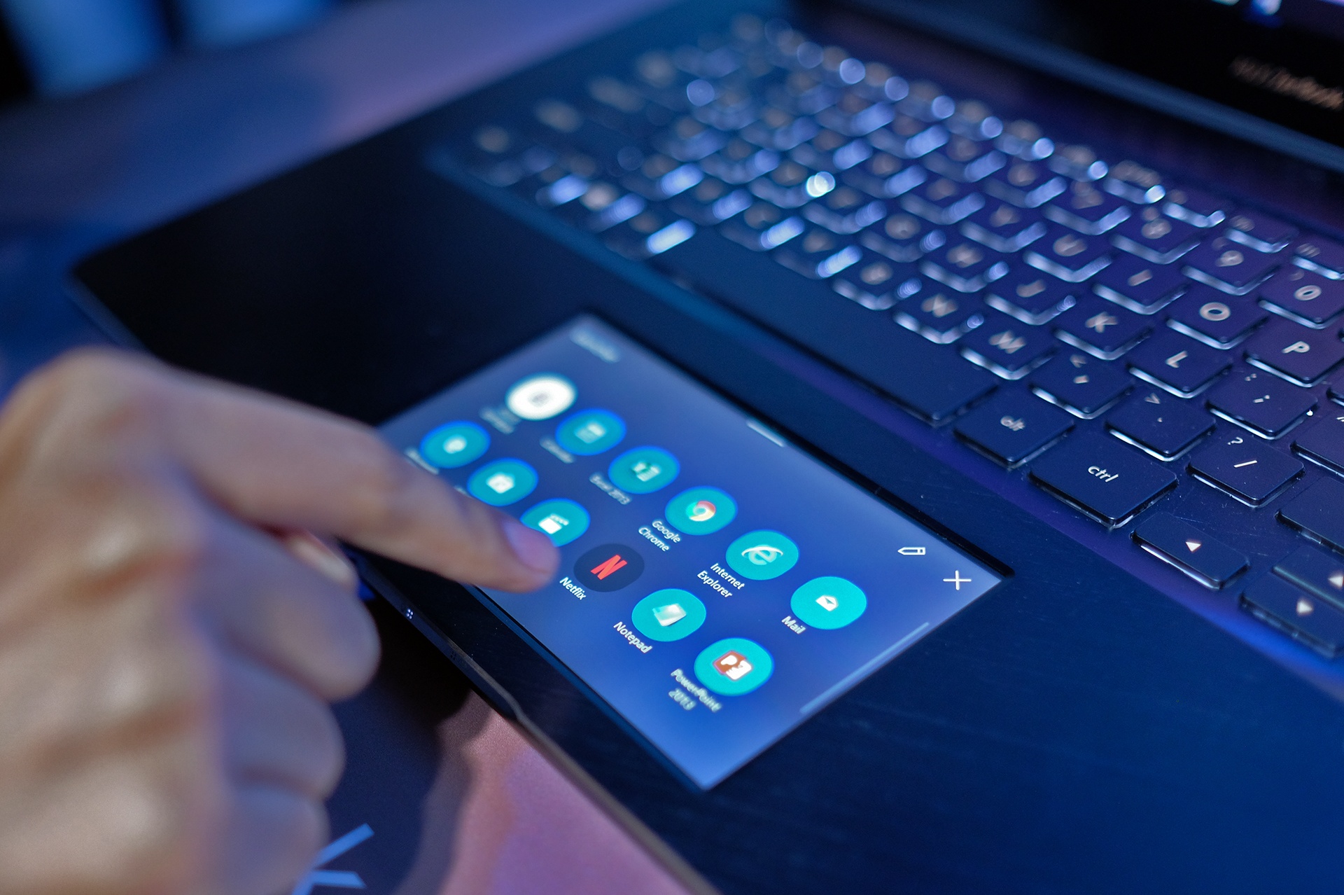 Asus gioi thieu laptop 2 man hinh anh 8