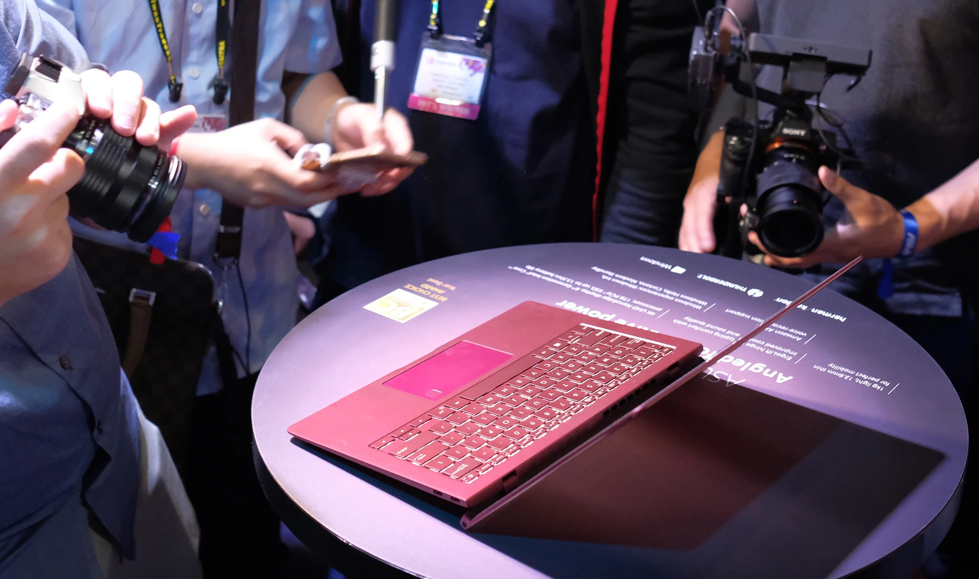 Asus gioi thieu laptop 2 man hinh anh 9