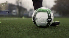 Giay cua Ronaldo, Messi o World Cup 2018 trang bi cong nghe gi? hinh anh