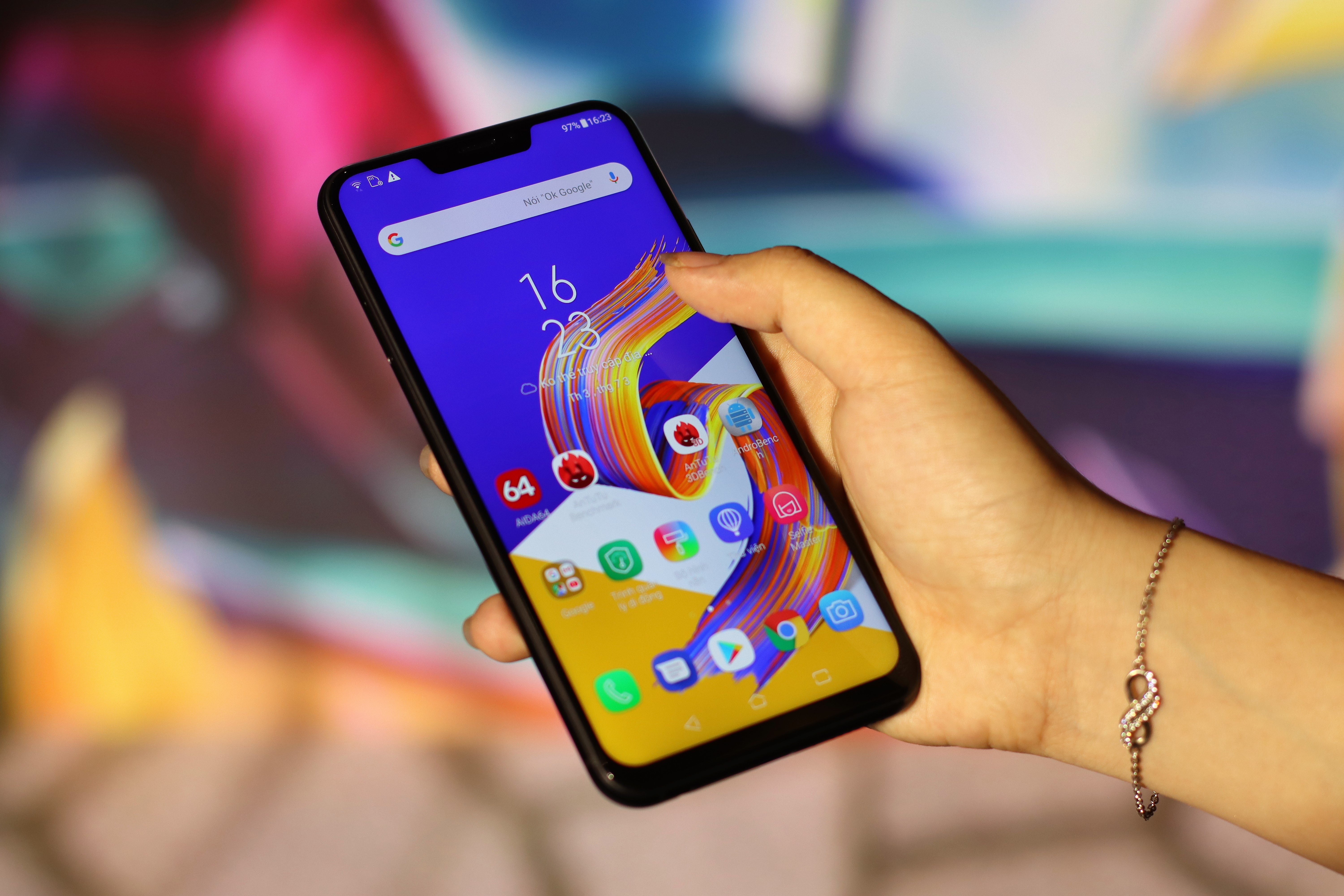 Asus ra mat Zenfone 5Z va Zenfone Max Pro M1 anh 2