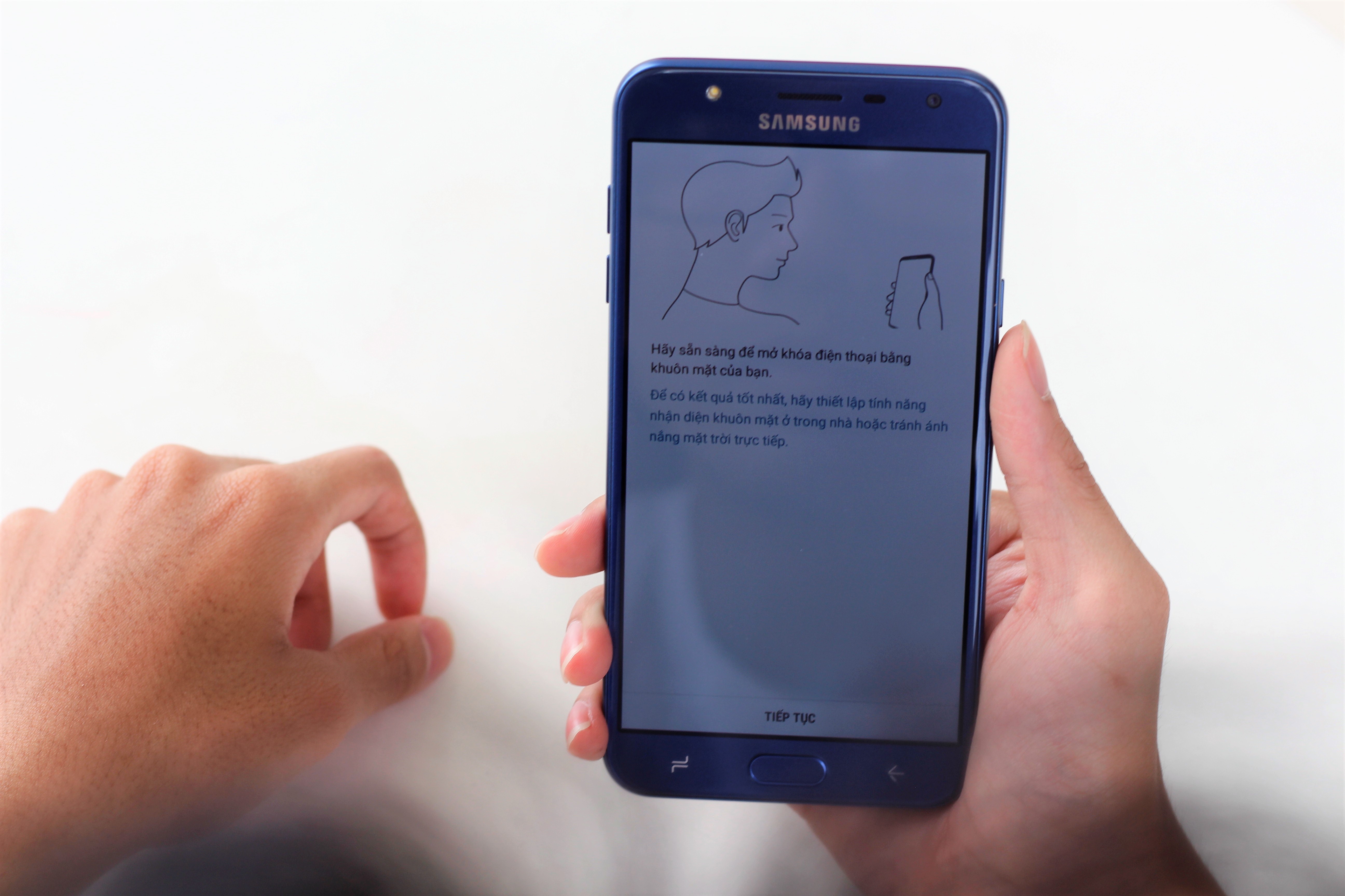 Trai nghiem nhanh Galaxy J7 Duo anh 9