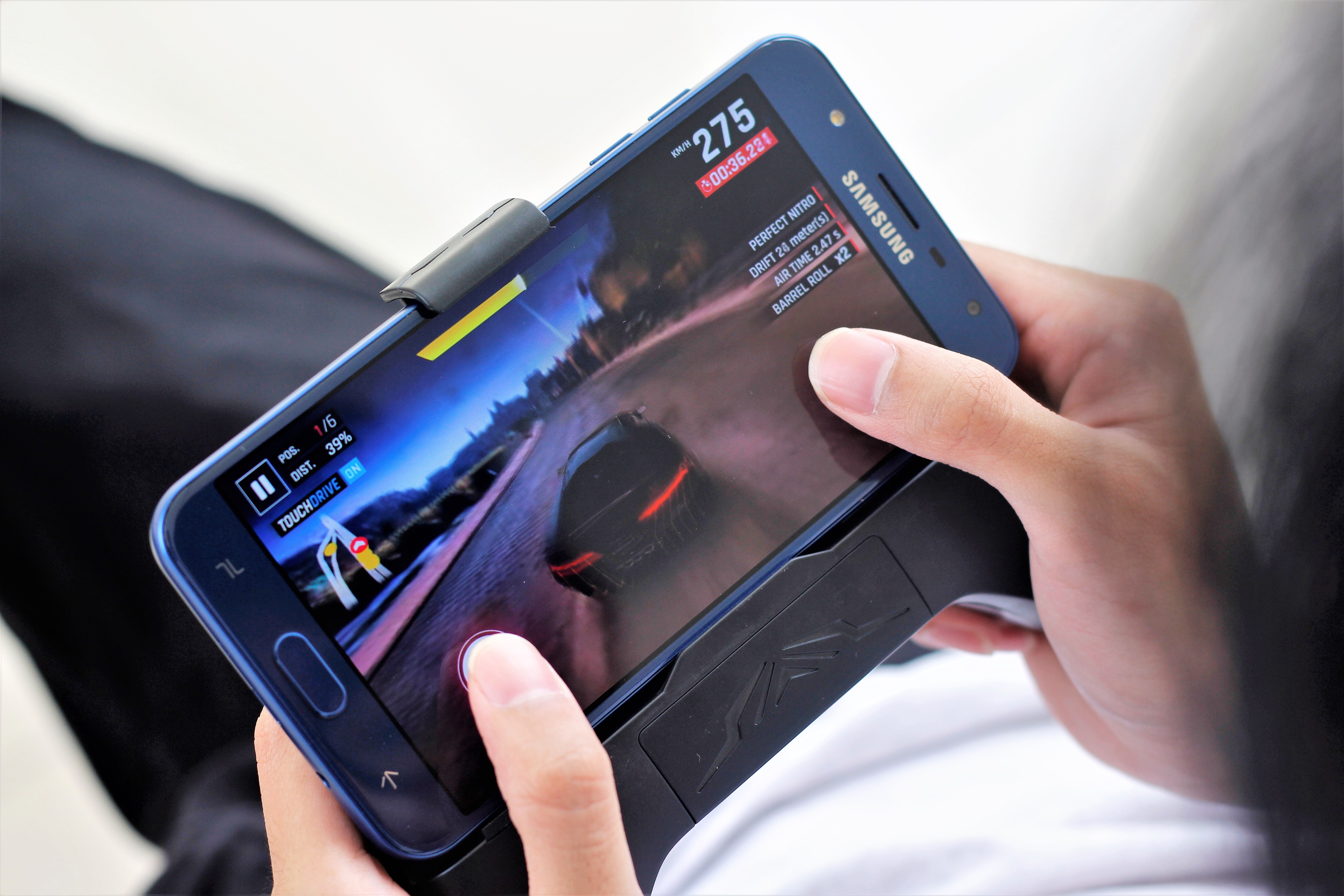 Trai nghiem nhanh Galaxy J7 Duo anh 5