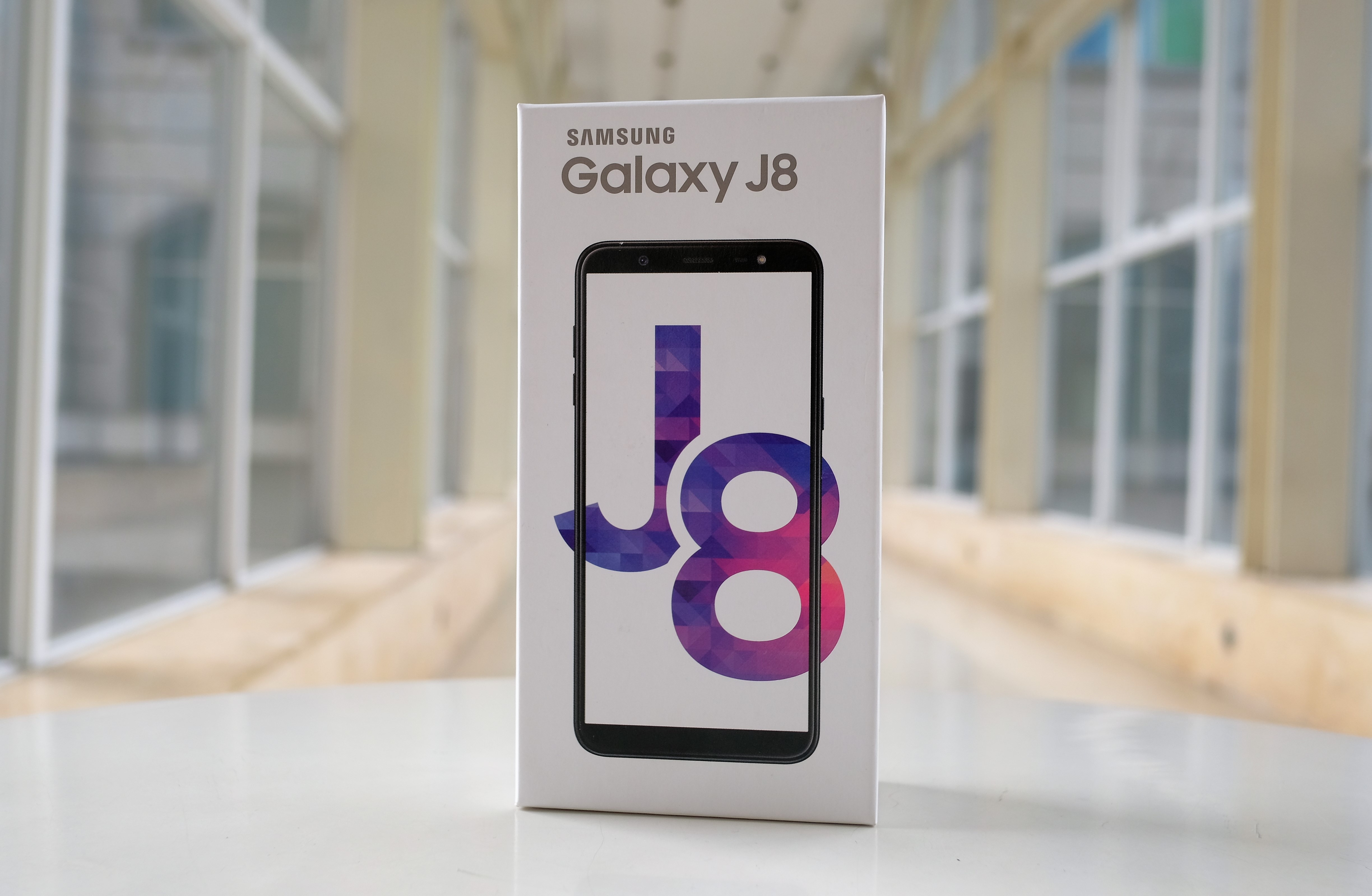 danh gia Galaxy J8 anh 1