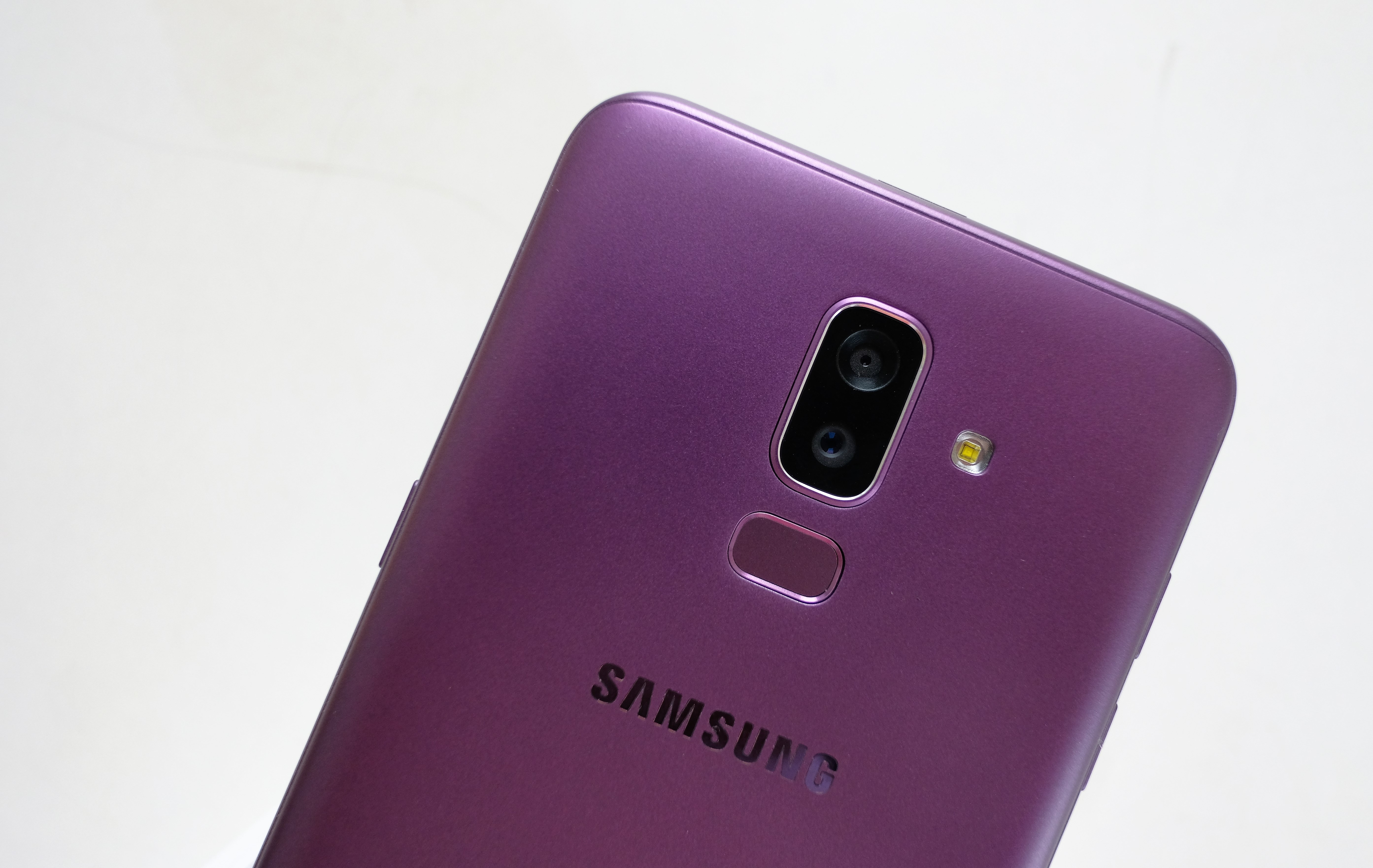 danh gia Galaxy J8 anh 9