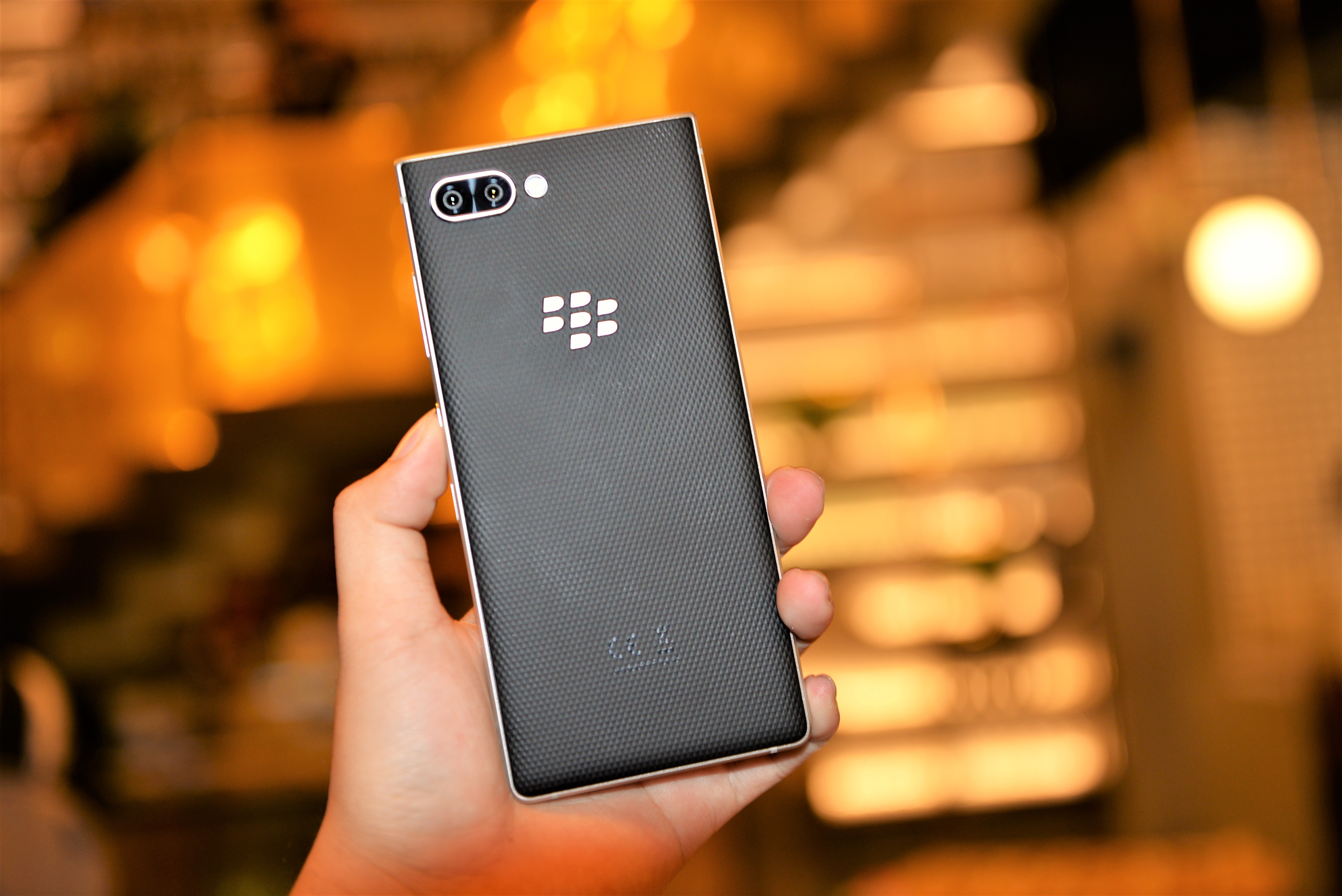 BlackBerry Key2 ra mat tai VN gia 16,9 trieu dong hinh anh