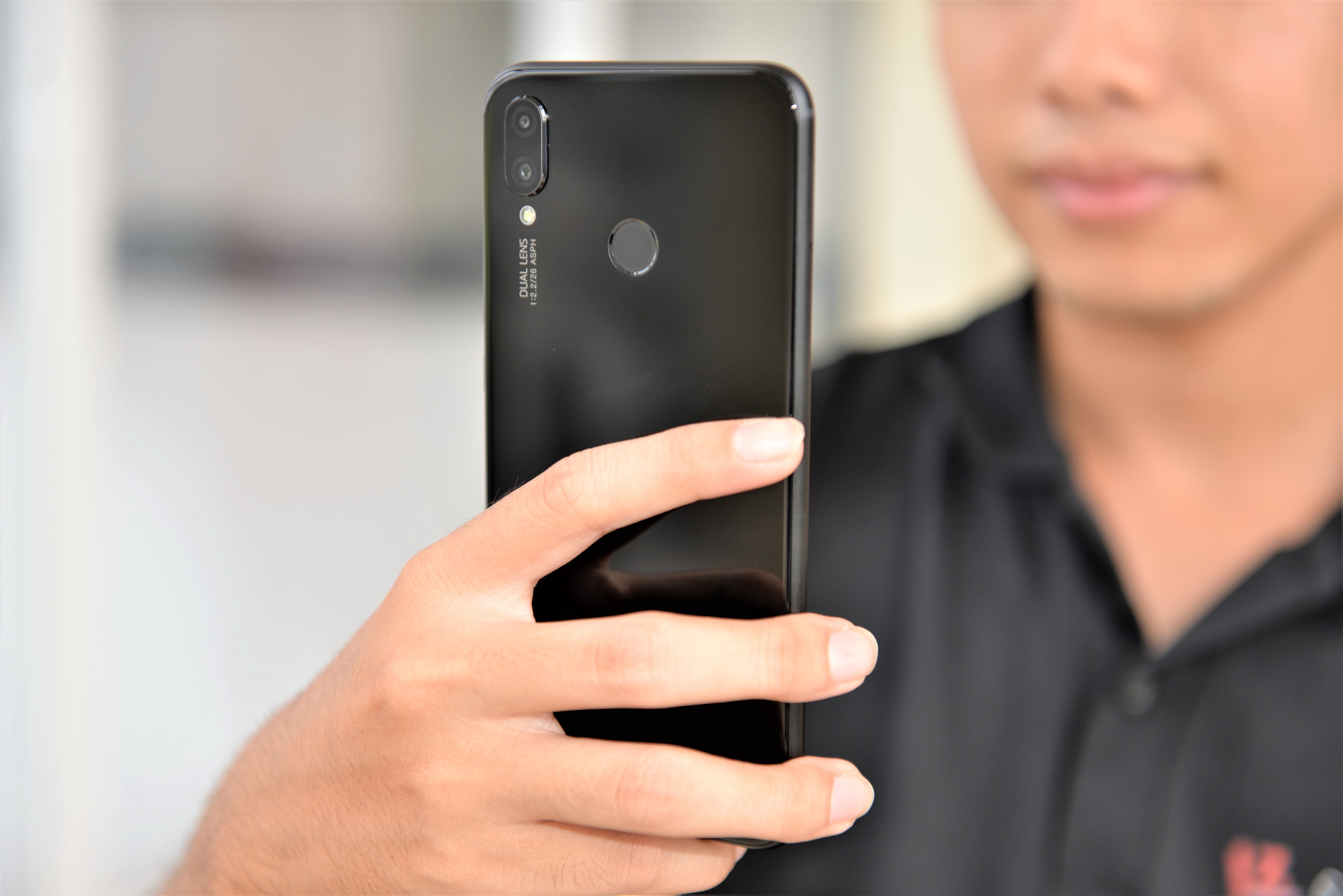 Trai nghiem Huawei nova 3i anh 2