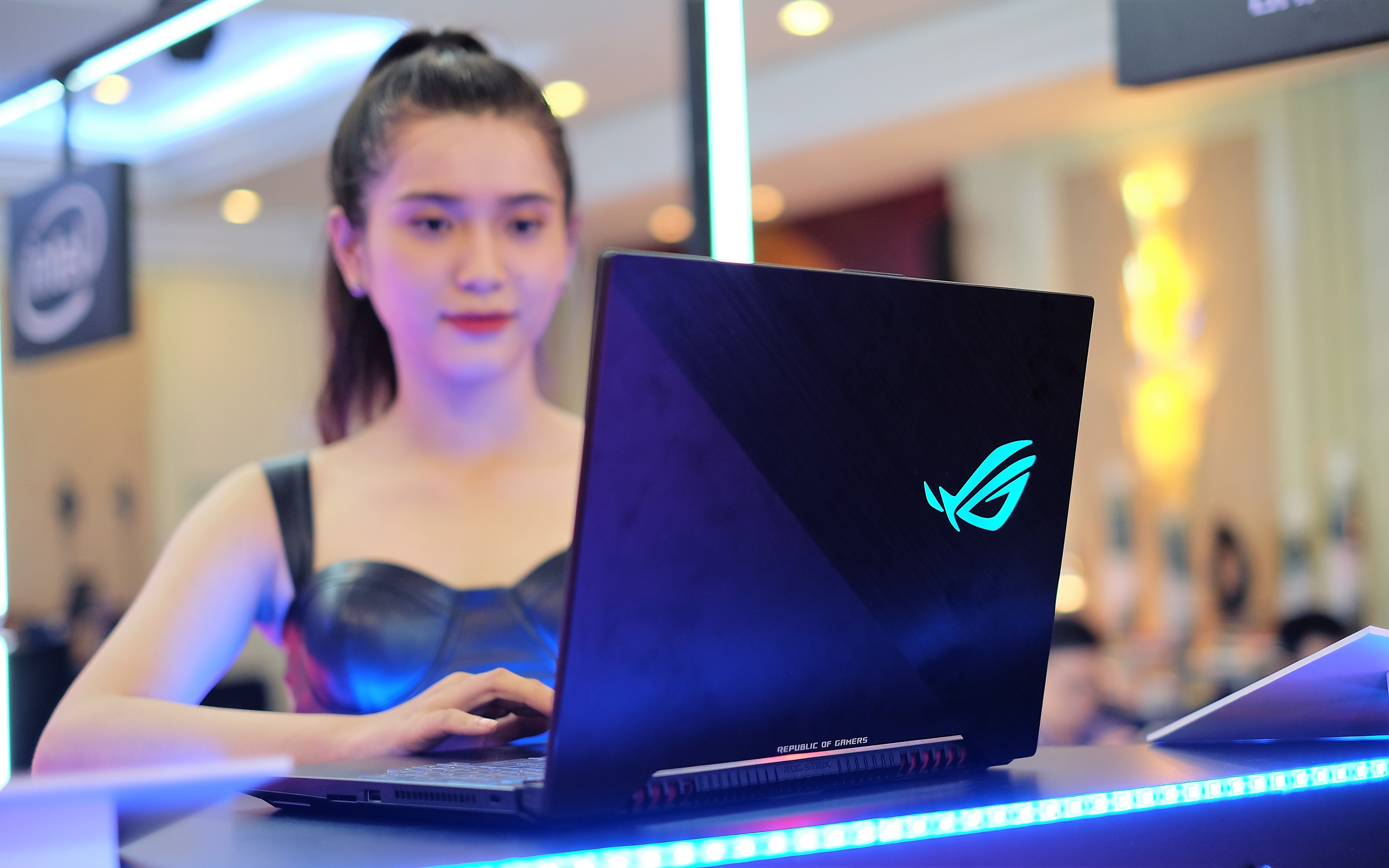 ROG Strix SCAR II ra mat tai VN anh 1