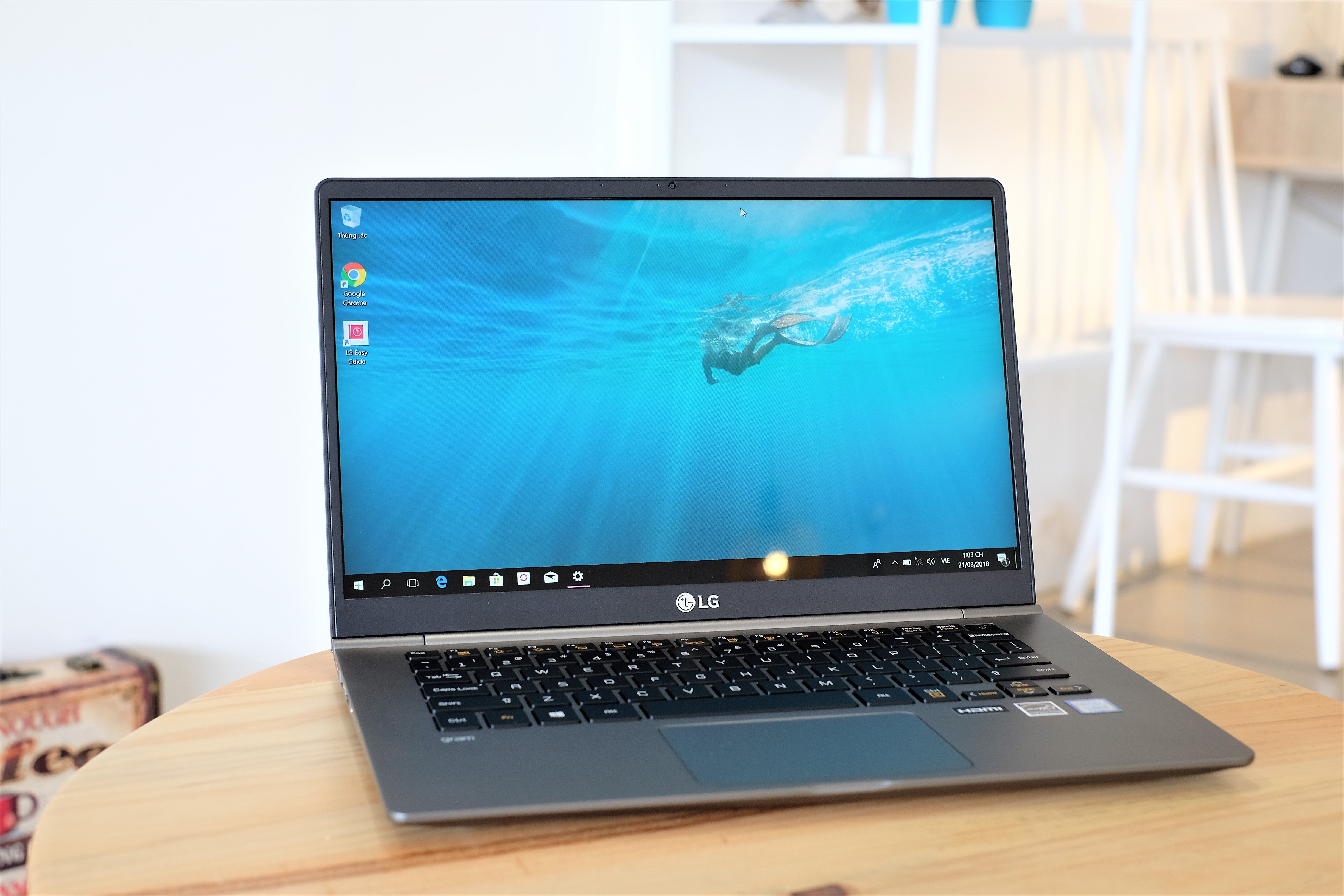 Anh LG gram 2018 - laptop Windows sieu nhe, co the thay MacBook Air hinh anh