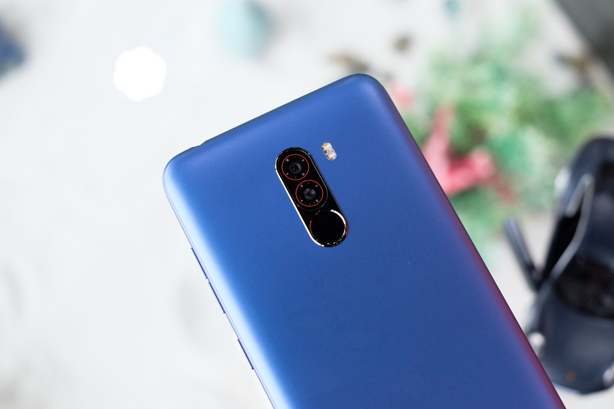 Trai nghiem Pocophone F1 hinh anh