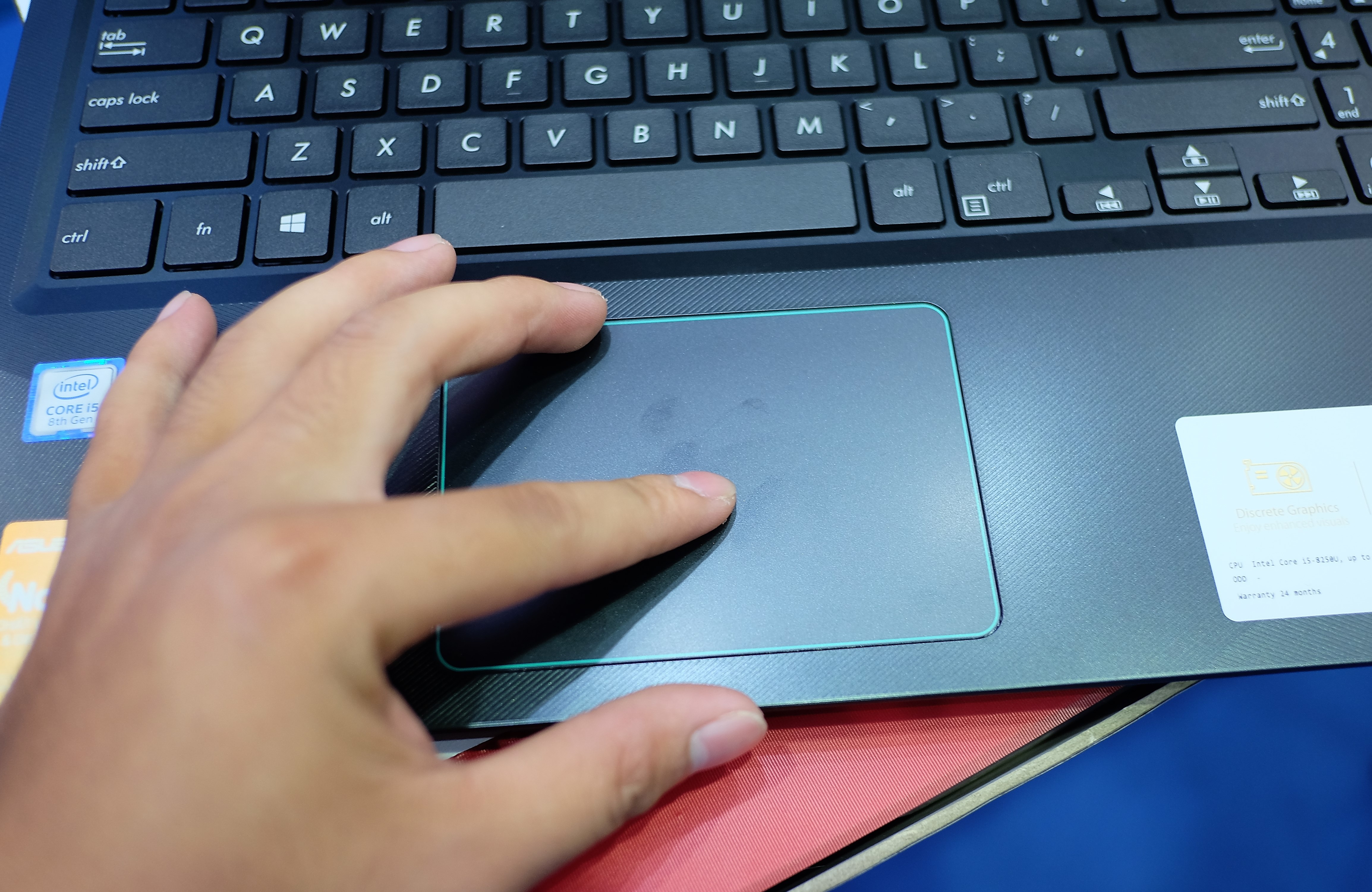 Asus F560 ra mat anh 5