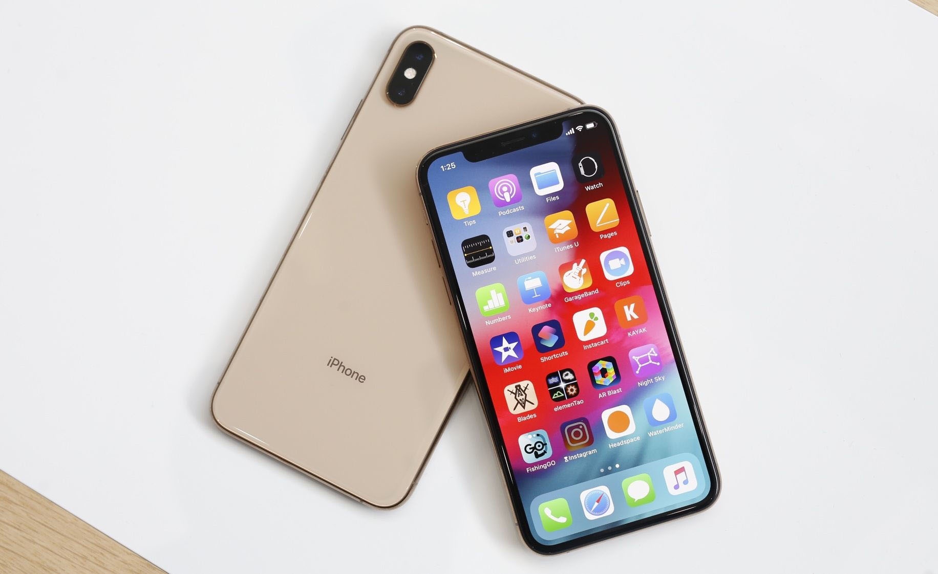 Chua ve VN, iPhone XS va XR xach tay da loan gia hinh anh