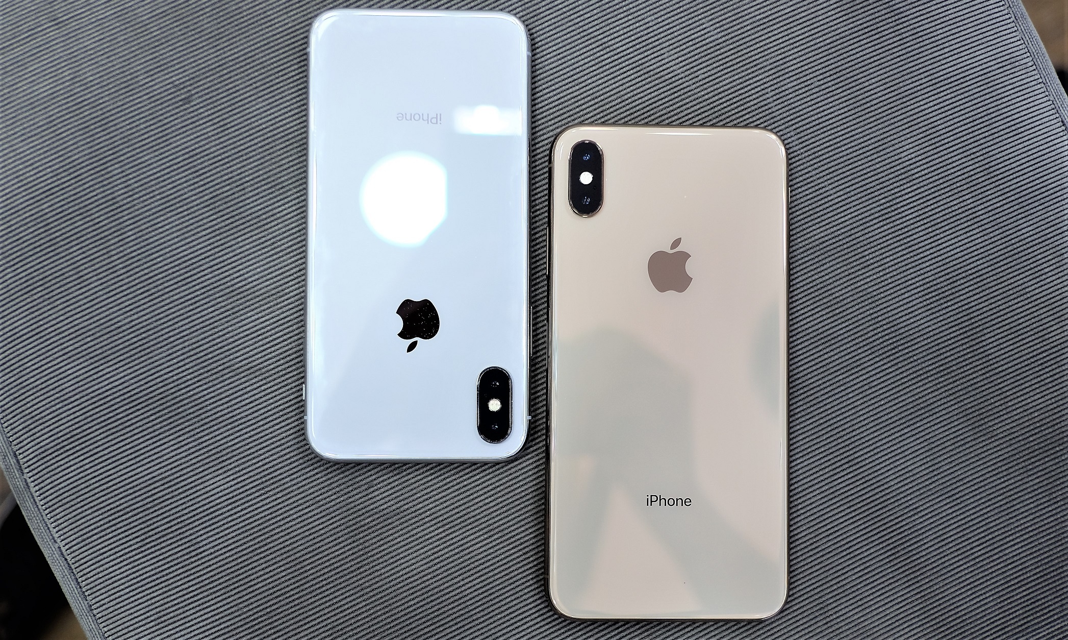So sanh iPhone XS Max voi iPhone X anh 11