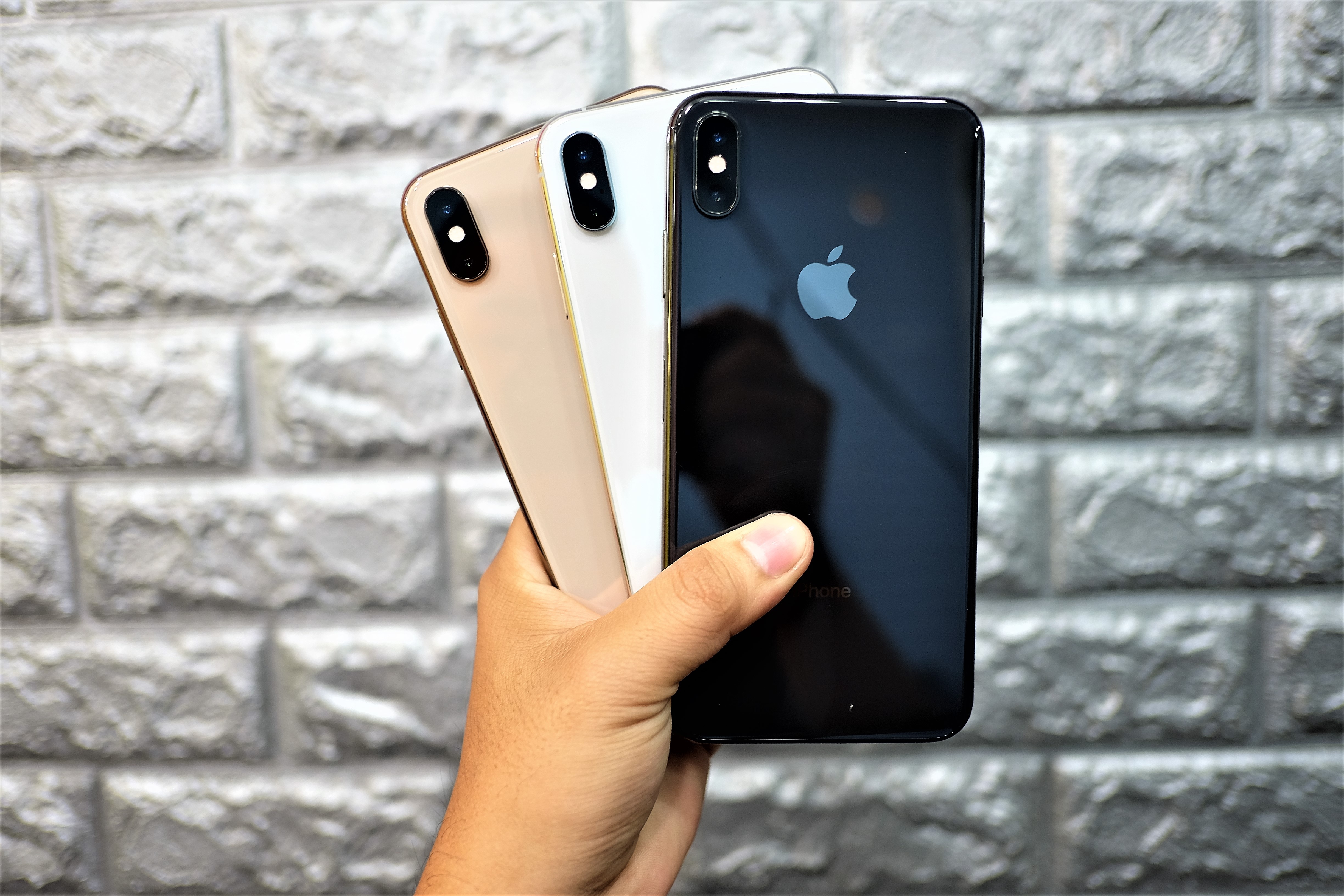 Gia ban iPhone XS Max anh 2