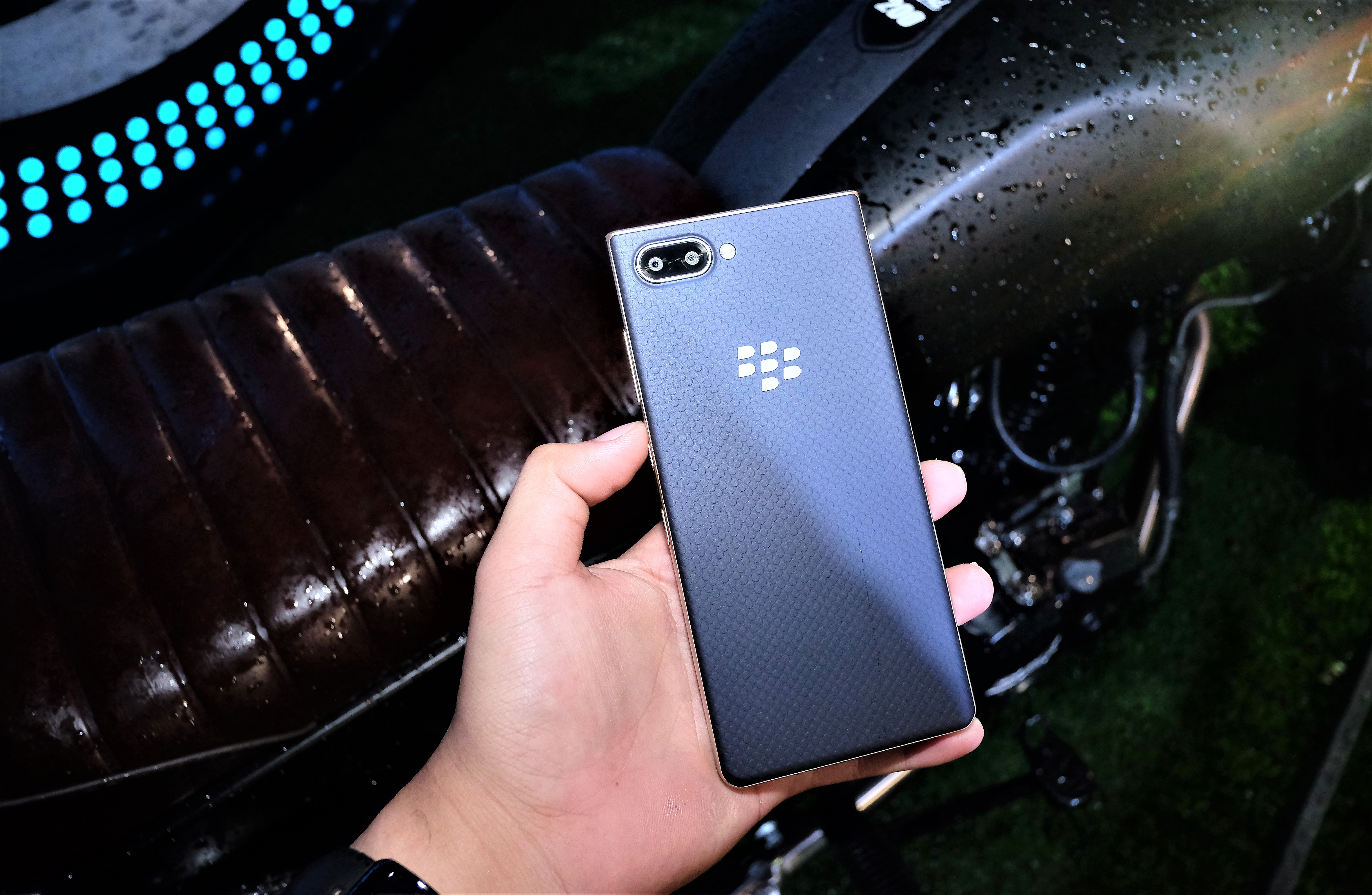 BlackBerry KEY2 LE ra mat tai Viet Nam anh 2