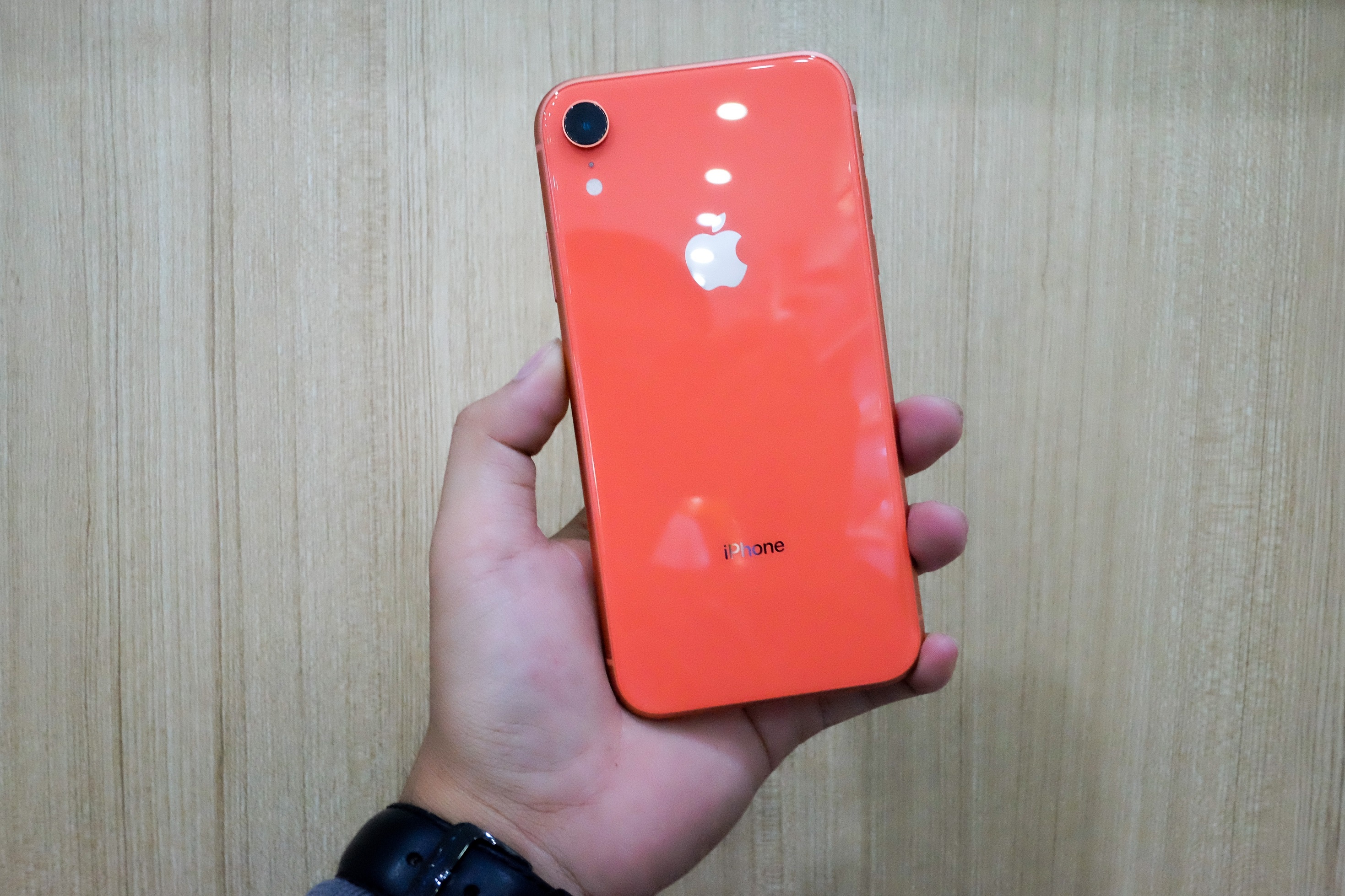 Trai nghiem nhanh iPhone Xr vua ve Viet Nam hinh anh