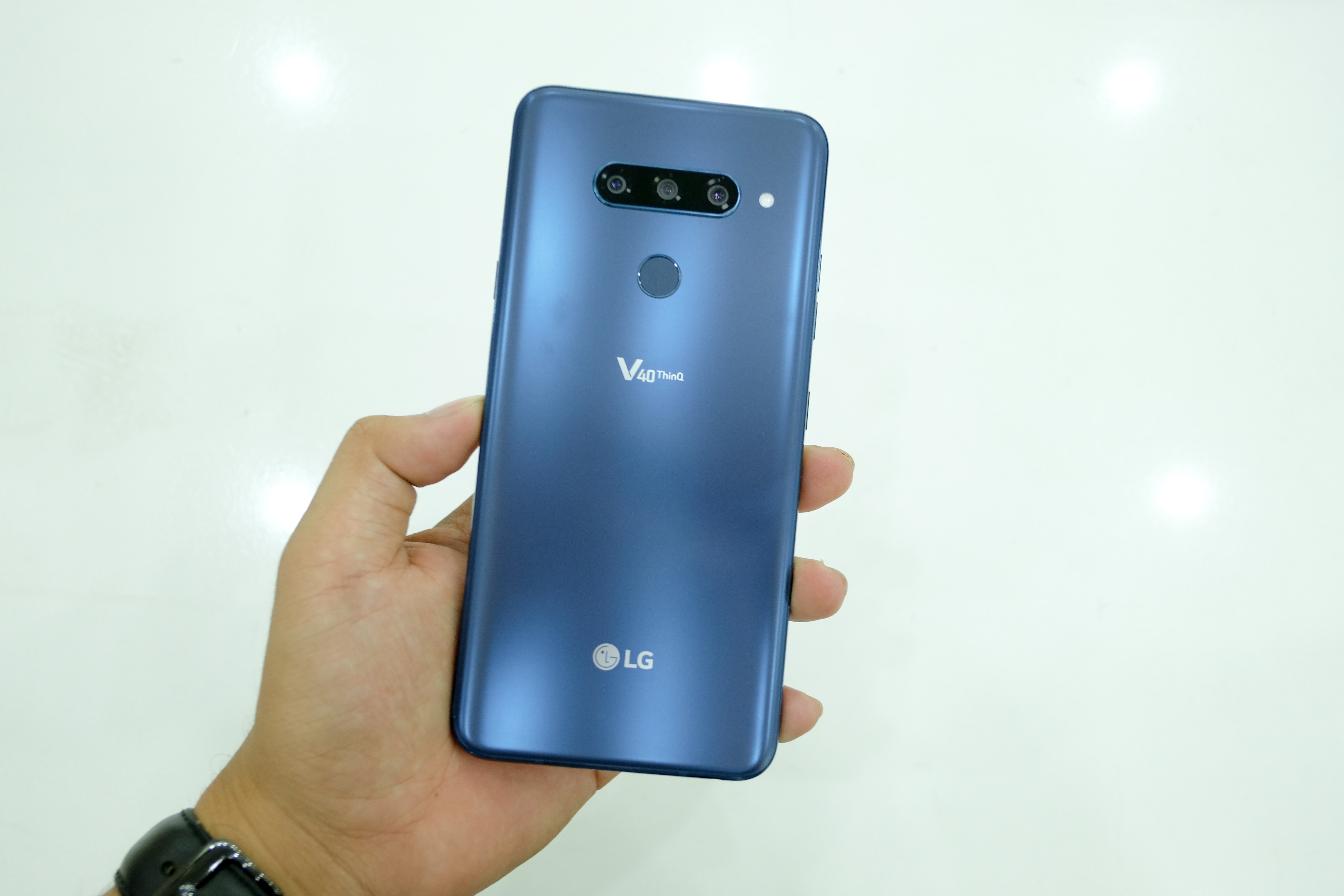 Trai nghiem LG V40 ThinQ tai Viet Nam hinh anh