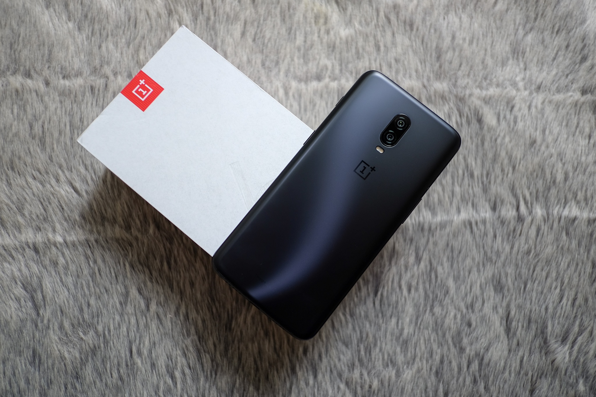 Chi tiet OnePlus 6T tai VN: Cau hinh cao, gia bang nua iPhone XS hinh anh