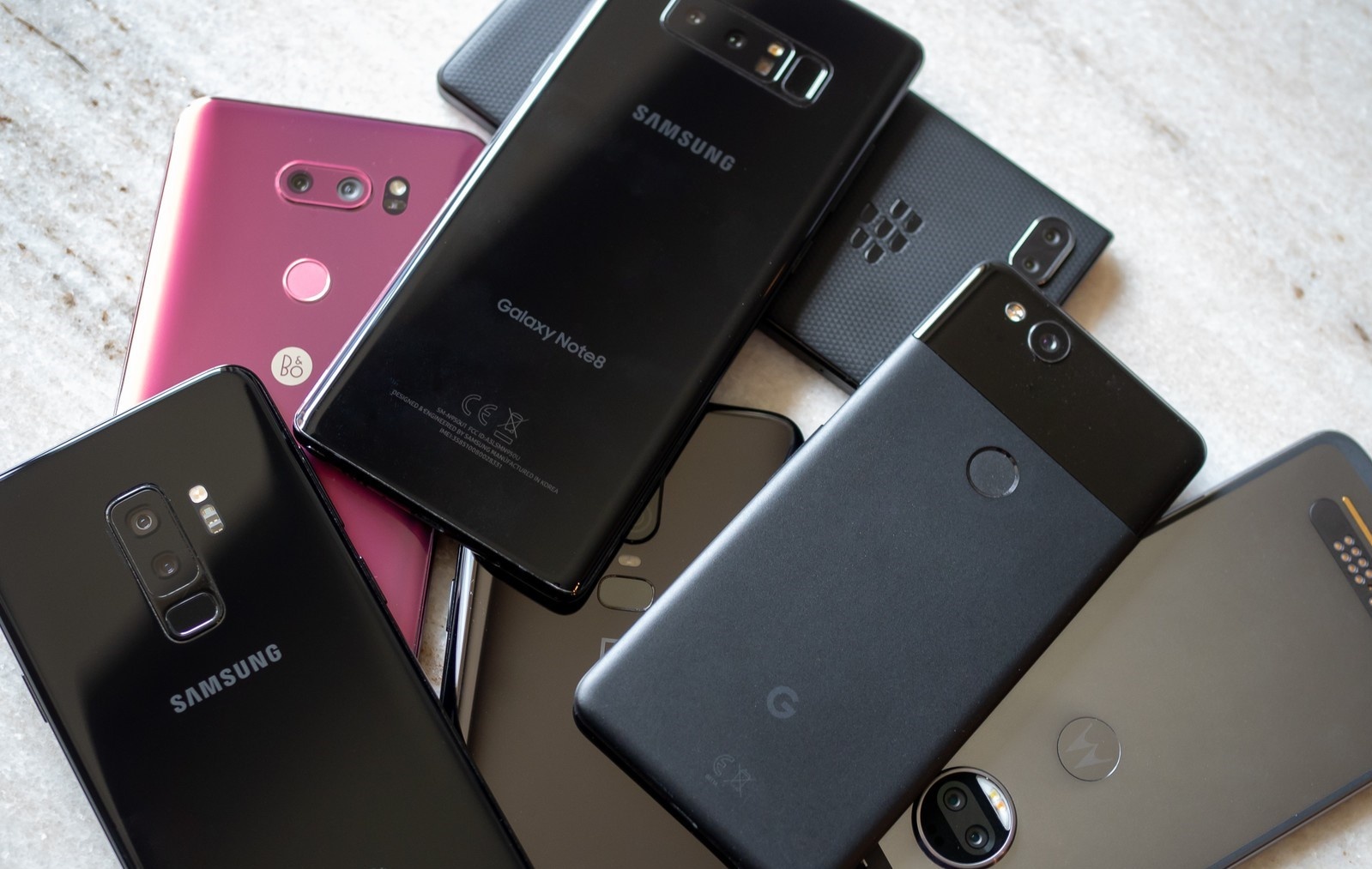 Loat smartphone can cao cap vua ra mat tai VN hinh anh