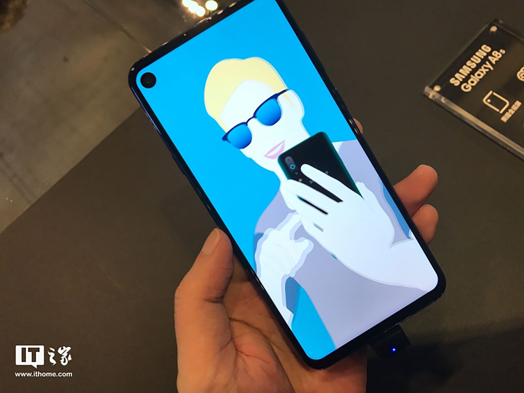 Galaxy A8s ra mat anh 5