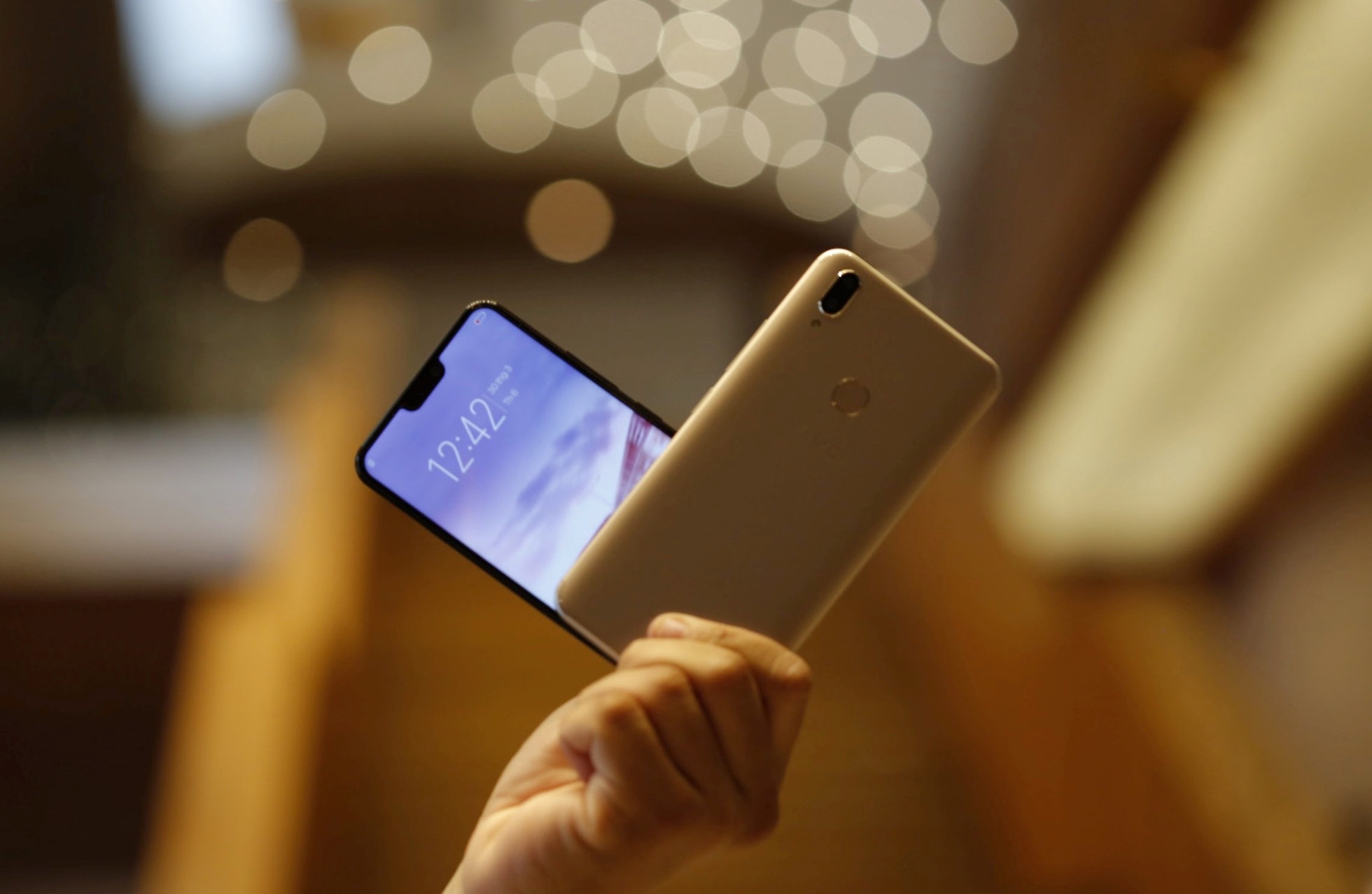 smartphone duoc tim kiem nhieu nhat 2018 anh 8