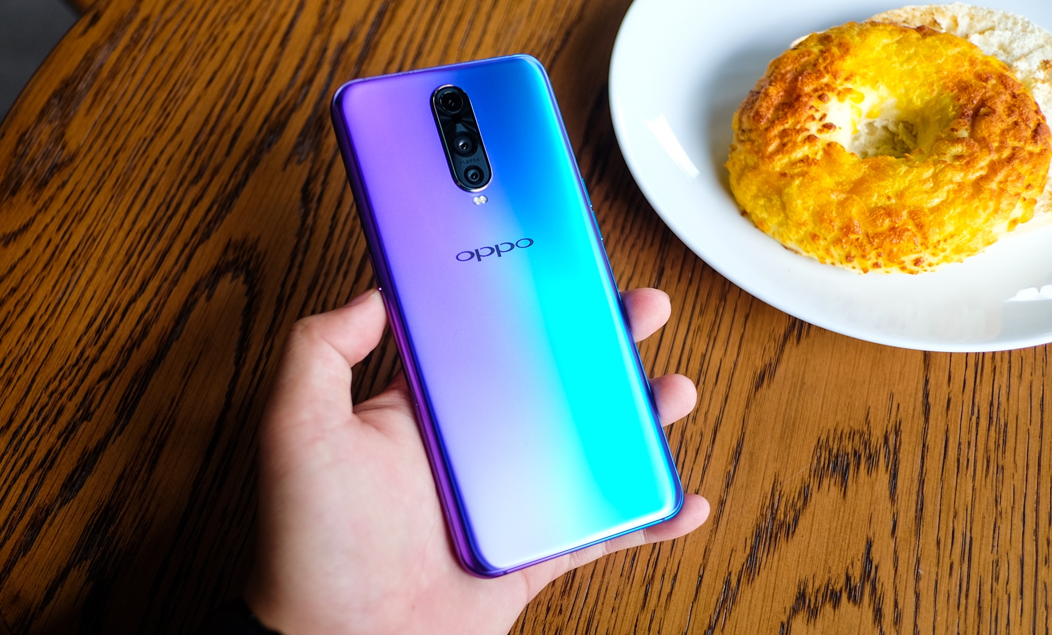 Danh gia nhanh Oppo R17 Pro: 3 camera, gia 17 trieu hinh anh