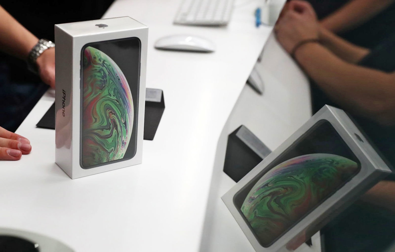 Thua thang, Qualcomm muon iPhone bien mat khoi TQ hinh anh