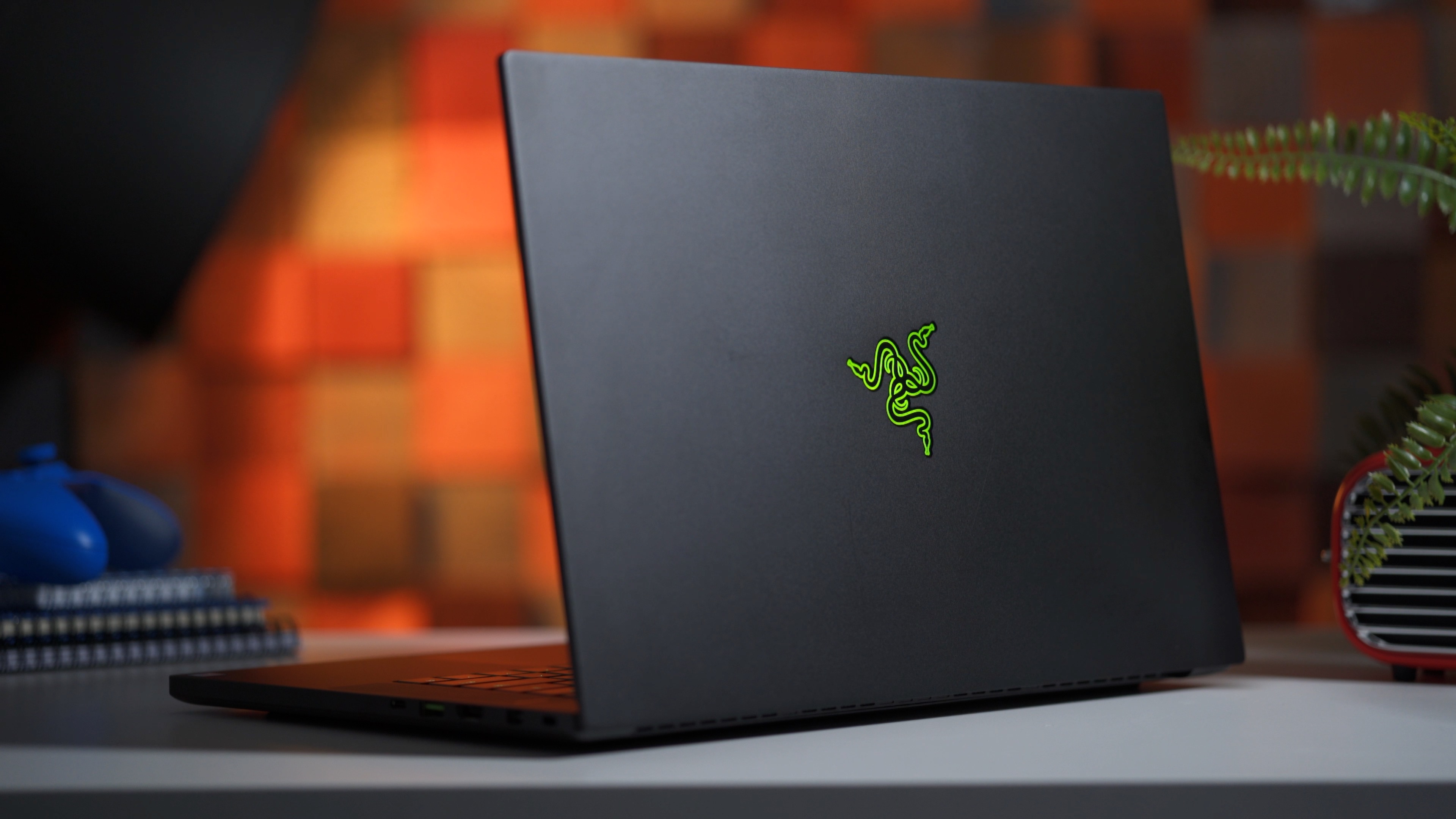 laptop noi bat nhat trong nam 2018 anh 2