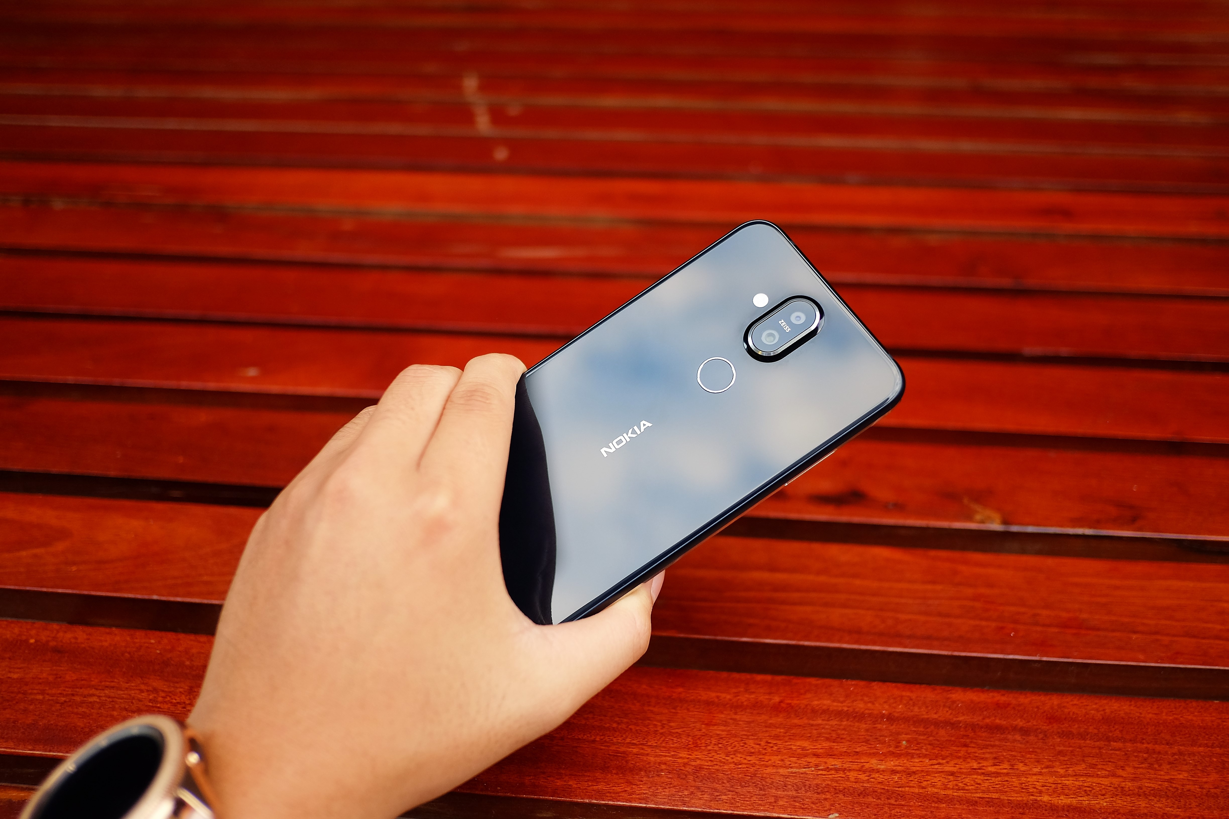 Nen mua Nokia 8.1 chinh hang hay Nokia X7 xach tay? hinh anh