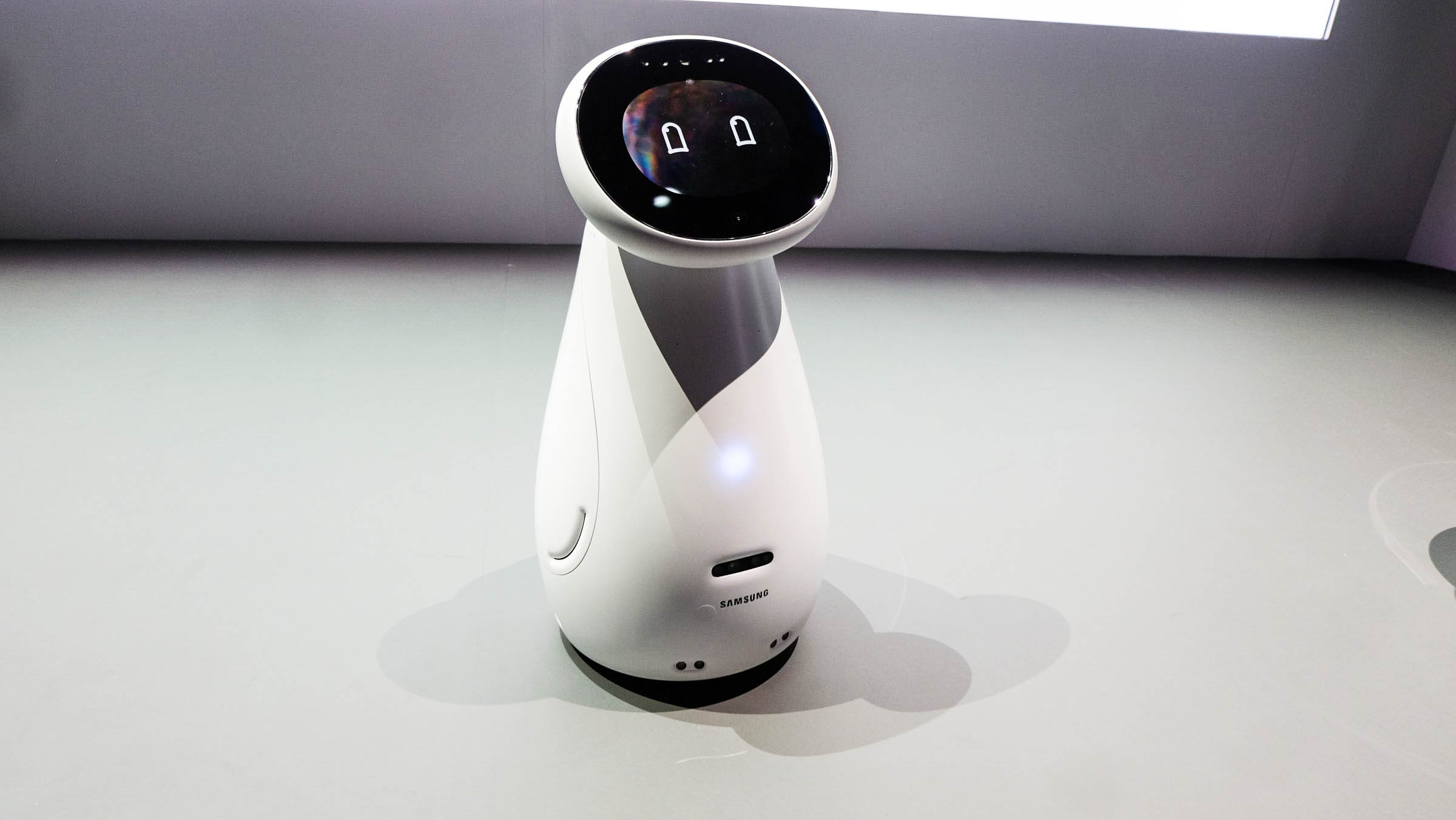 Robot do huyet ap, nhip tim, lam sach khong khi tu Samsung hinh anh