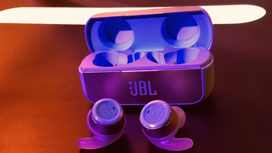 Nhung mau tai nghe doi thu cua Apple AirPods ra mat o CES 2019 hinh anh