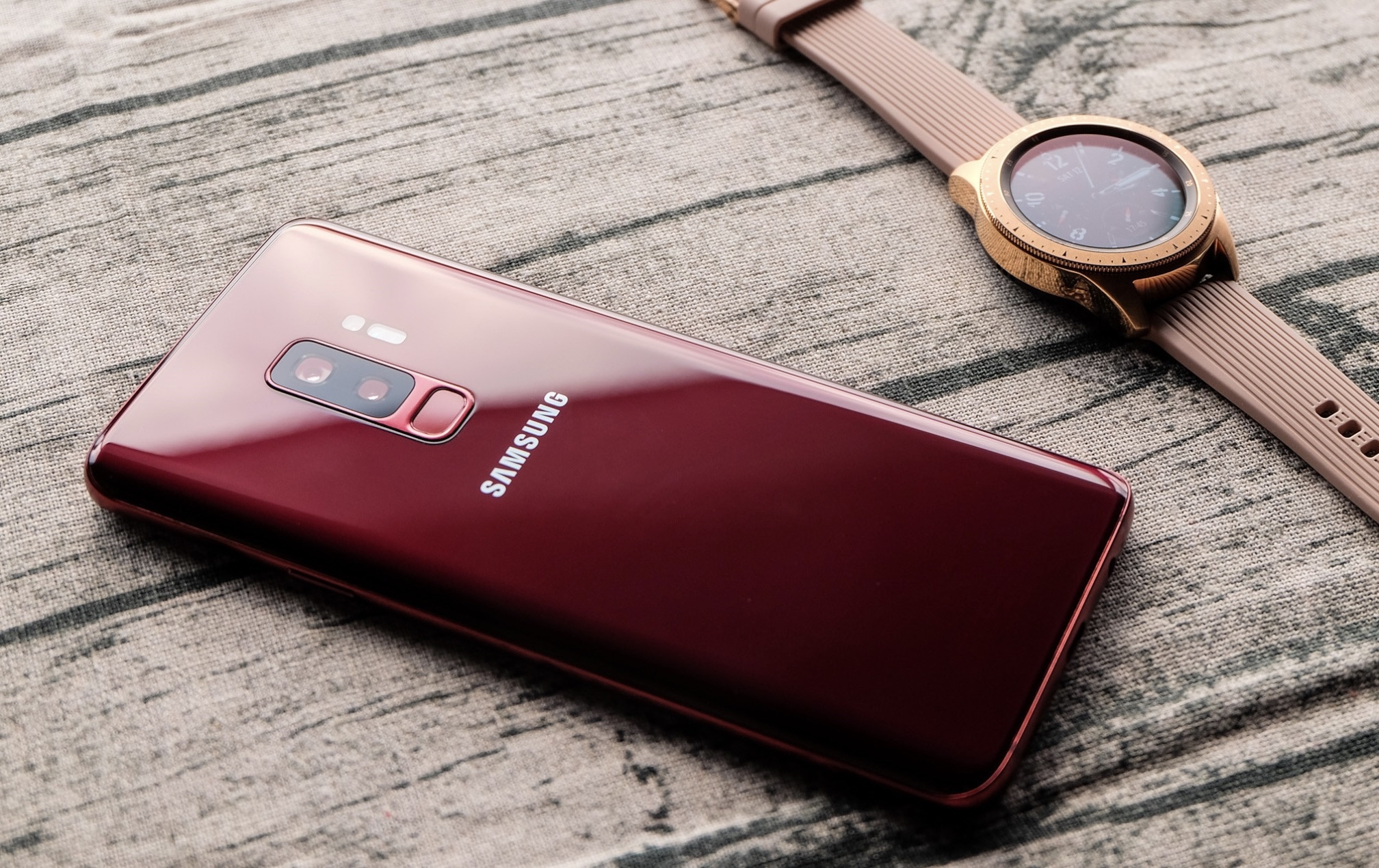 Loat smartphone cao cap dang chu y can Tet hinh anh