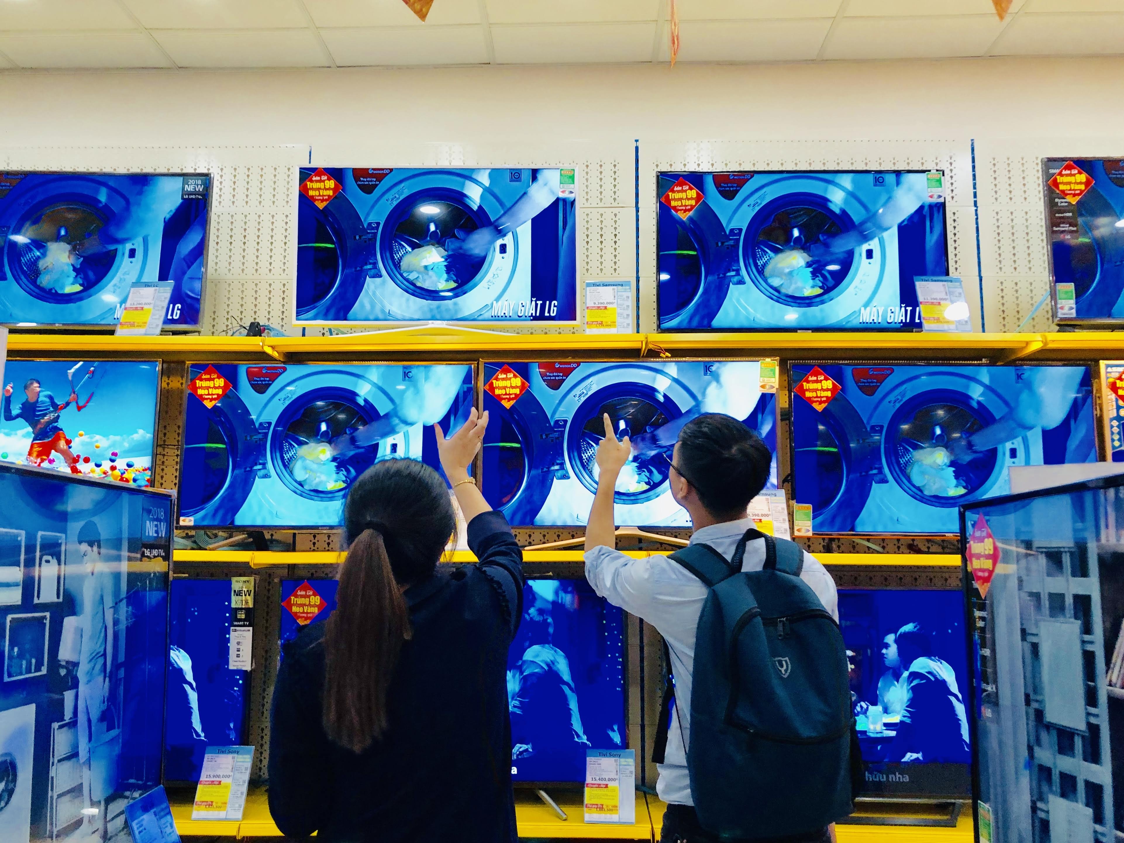 TV giam gia manh, luong mua tang vot truoc Tet hinh anh