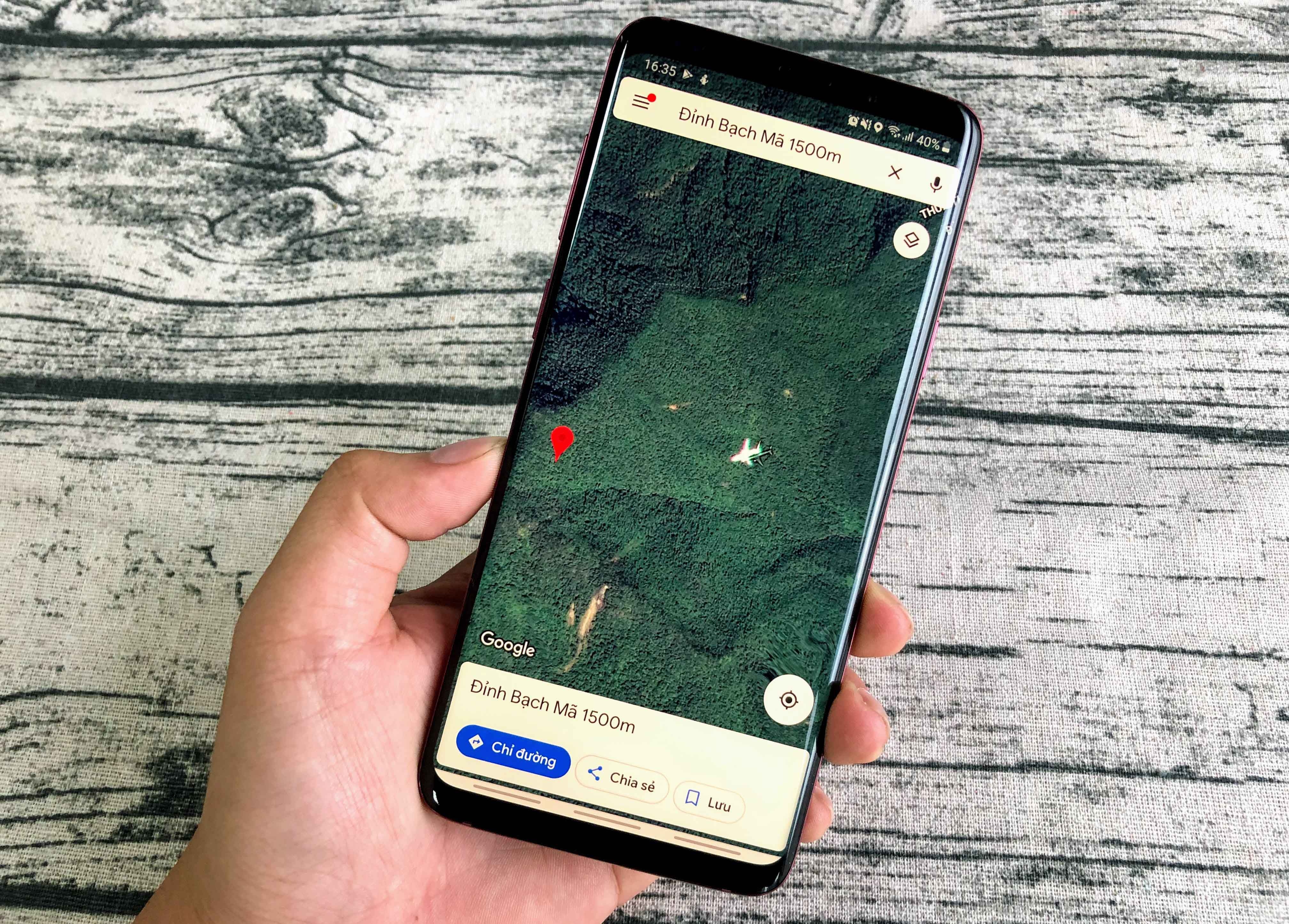Google Maps hien thi anh may bay tren nui Bach Ma anh 1