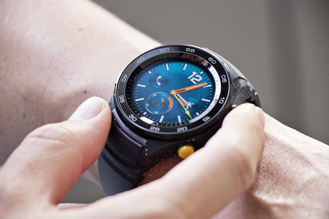 smartwatch giam manh cuoi nam anh 4